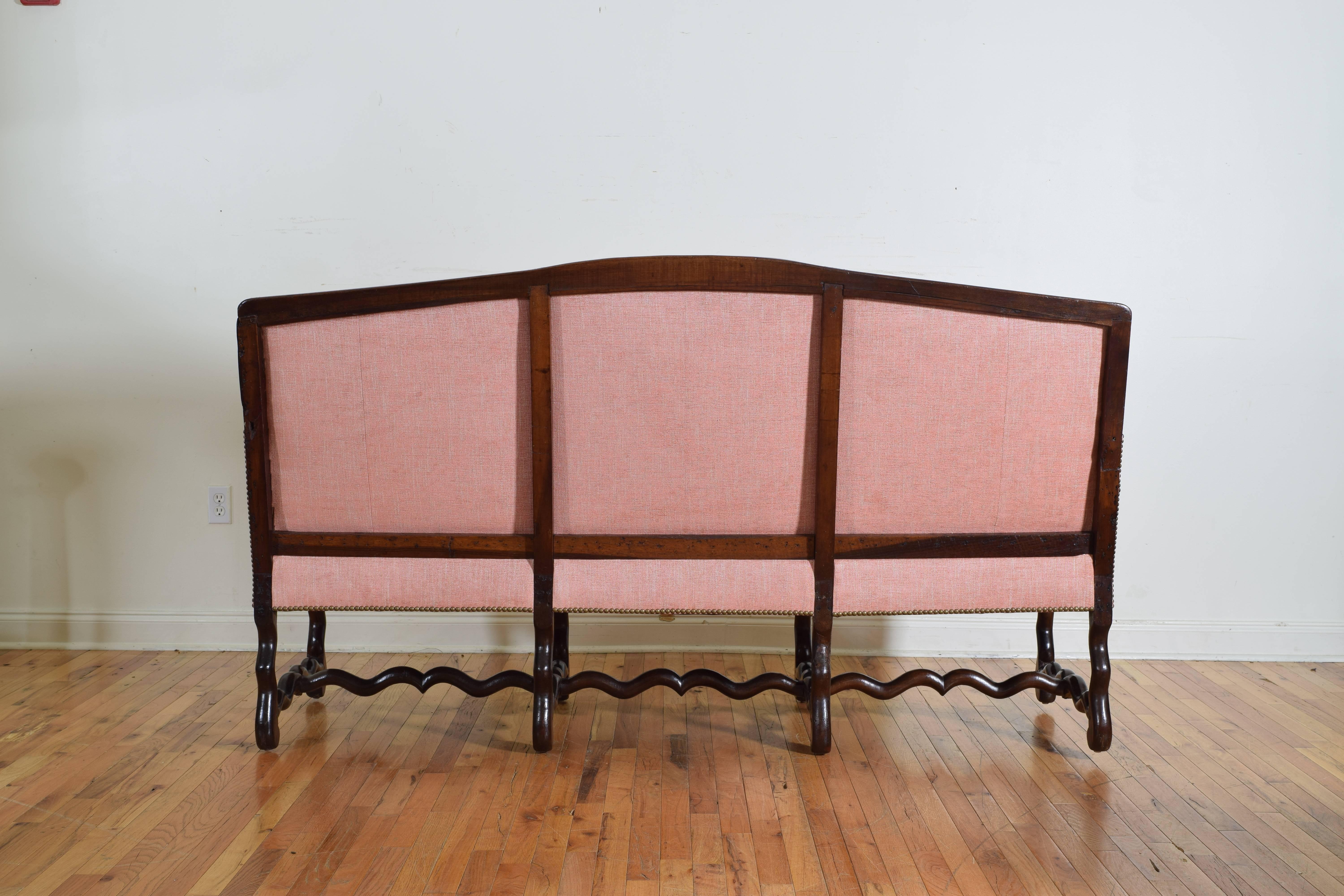 Early 18th Century French Walnut LXIV/LXV Canape, Deep Seat, Os de Mouton, 18th Century