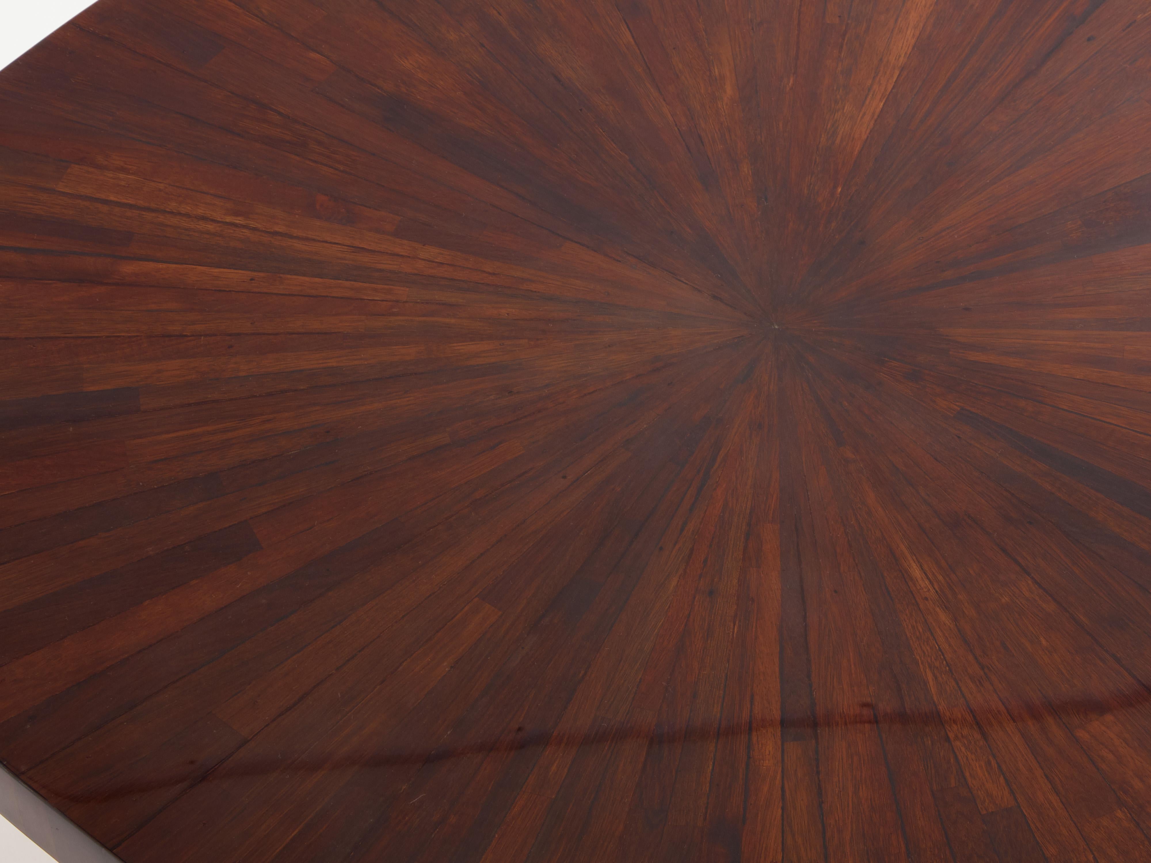 French walnut marquetry square coffee table 1970 In Good Condition For Sale In Paris, IDF
