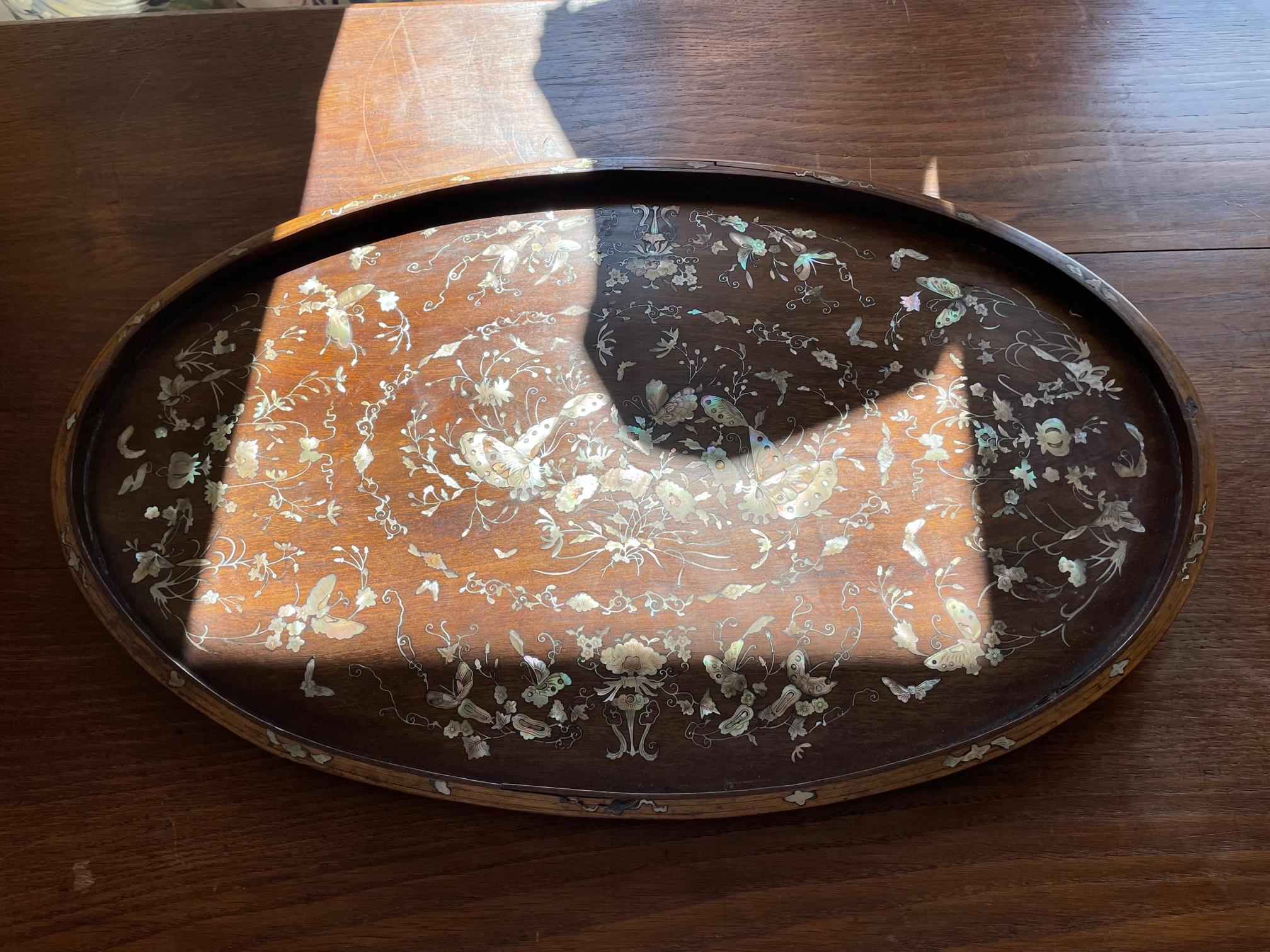 Very beautiful French Walnut Napoleon III period mother-of-pearl inlay oval tray. 
Butterfly and flowers mother-of-pearl details, some few losses but very good general condition. 
Rare piece, very elegant.
 