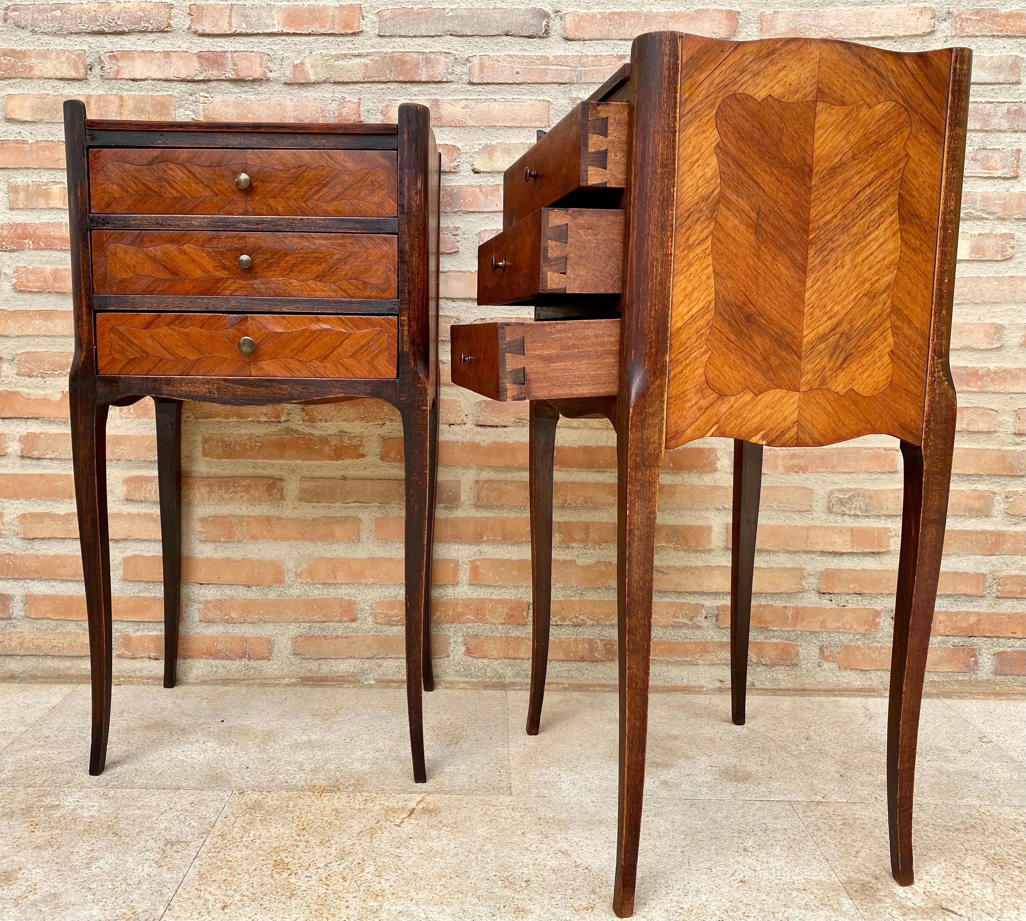 French Walnut Nightstands with Three Drawers, 1940s, Set of 2 In Good Condition In Miami, FL