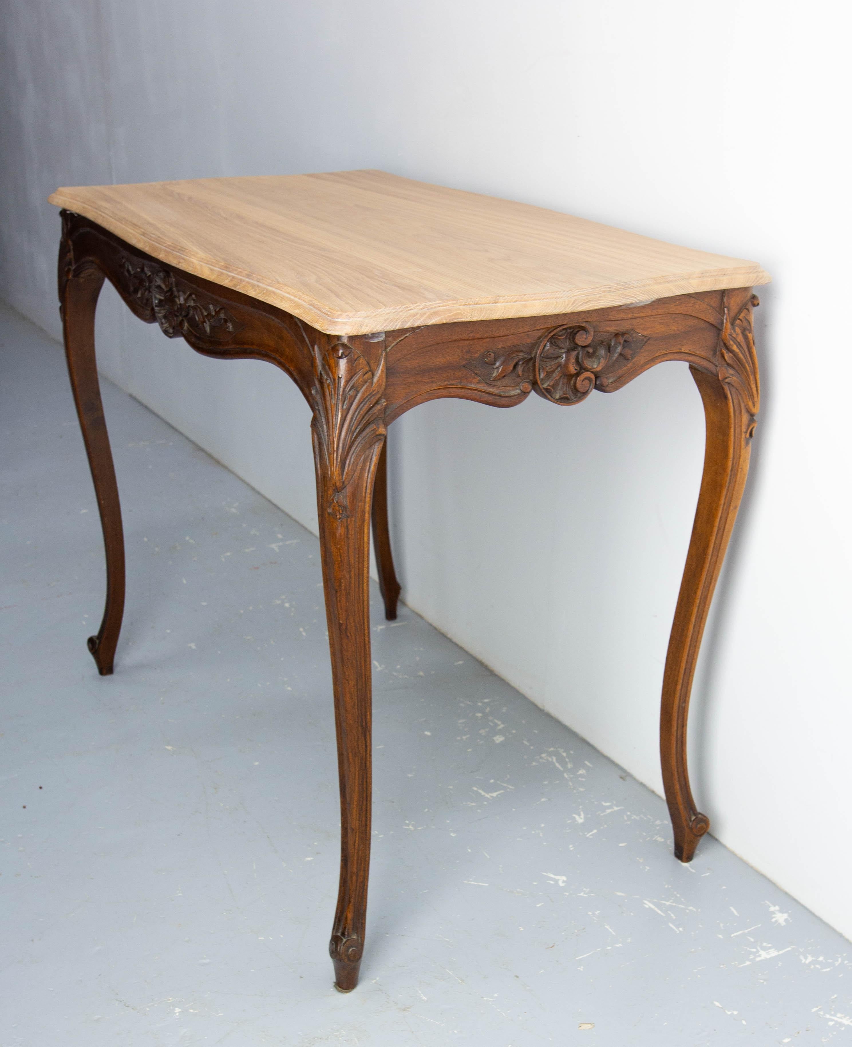 French Walnut & Oak Side Table in the Louis XV Style with Hiden Drawer, c. 1900 For Sale 1