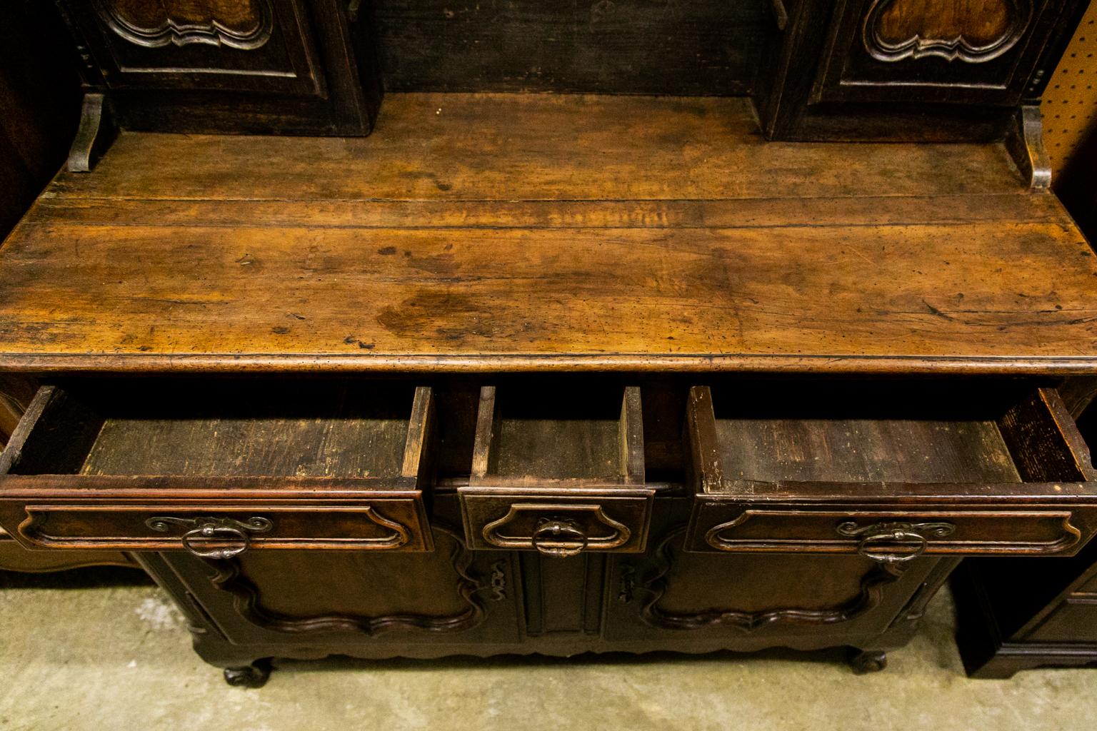 French Walnut & Oak Vassiliere For Sale 5