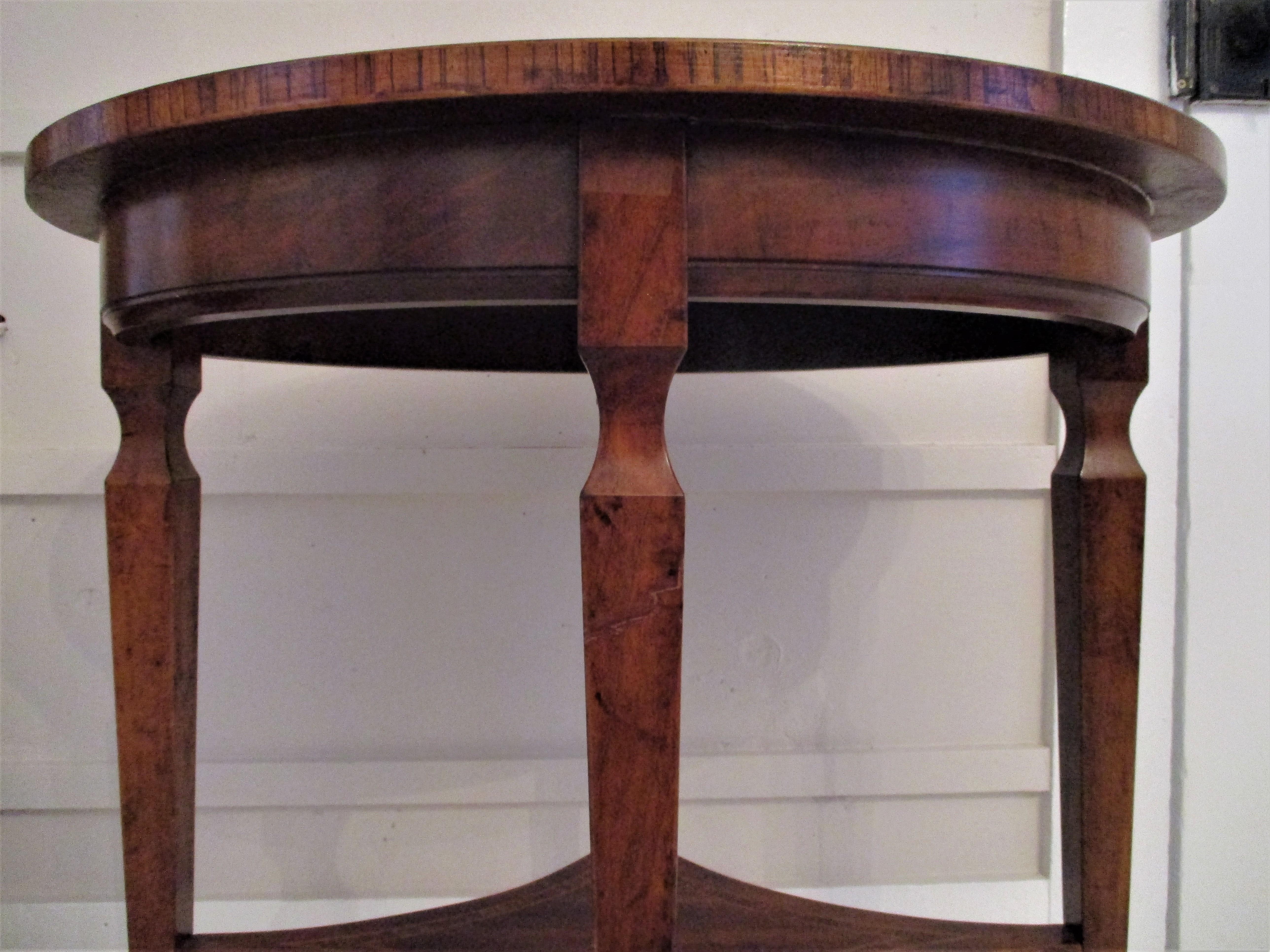 20th Century French Walnut Oval Louis XVI Inlay Side Table For Sale