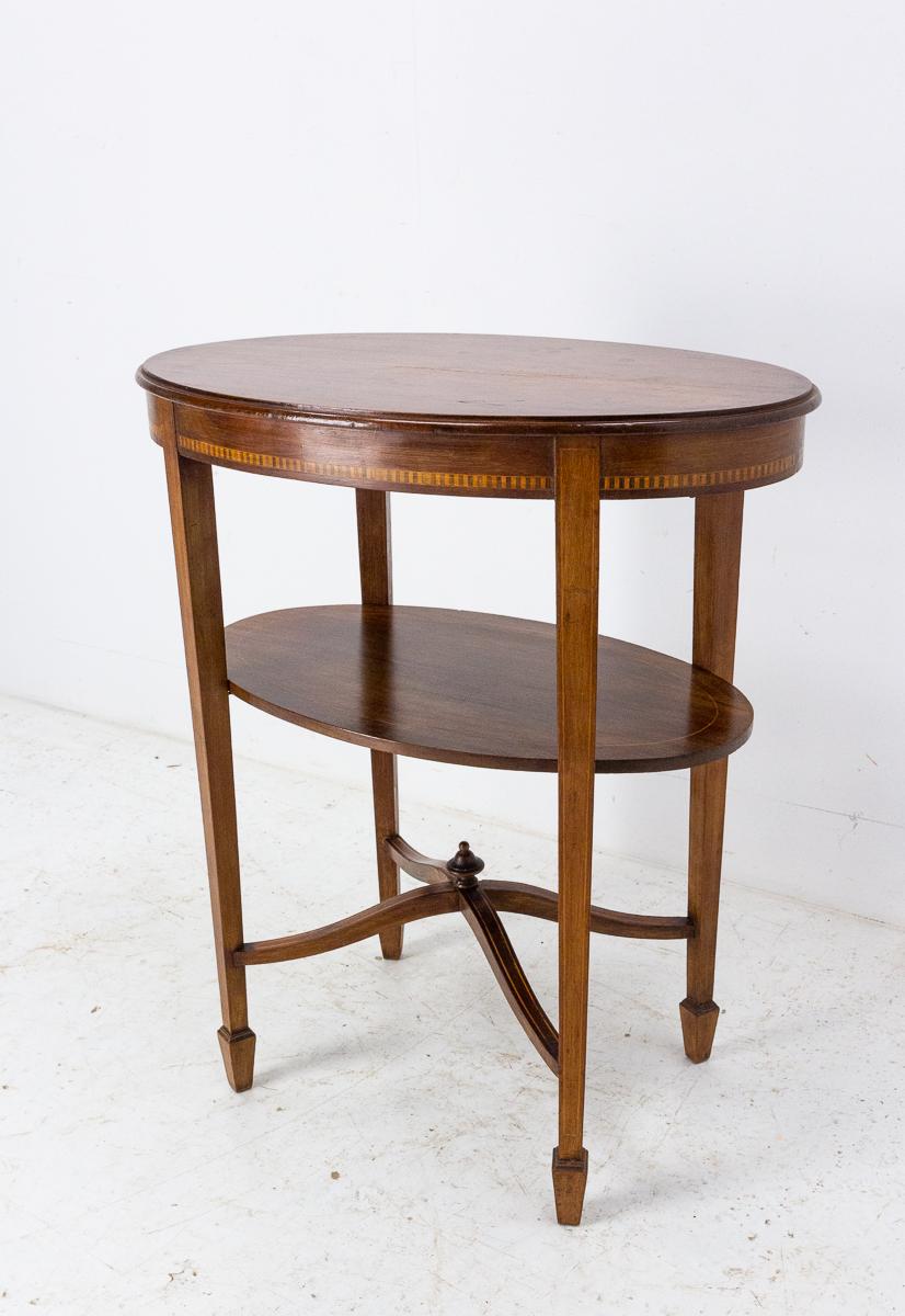 French Walnut Oval Side Table or End Table Louis XVI Style, circa 1880 In Good Condition In Labrit, Landes