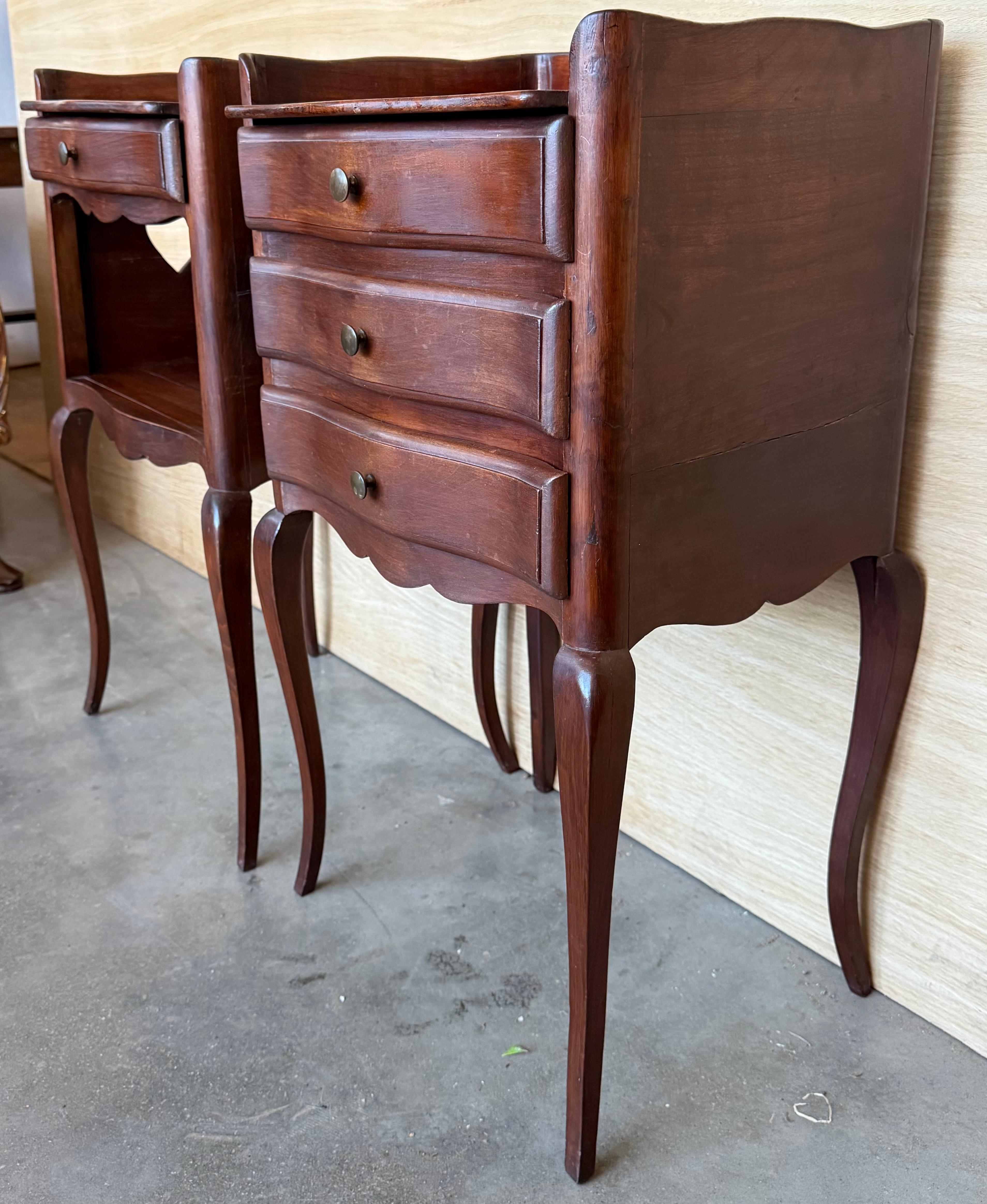 French Walnut Pair of Nightstands with Heart Open Shelf / Three Drawers For Sale 2