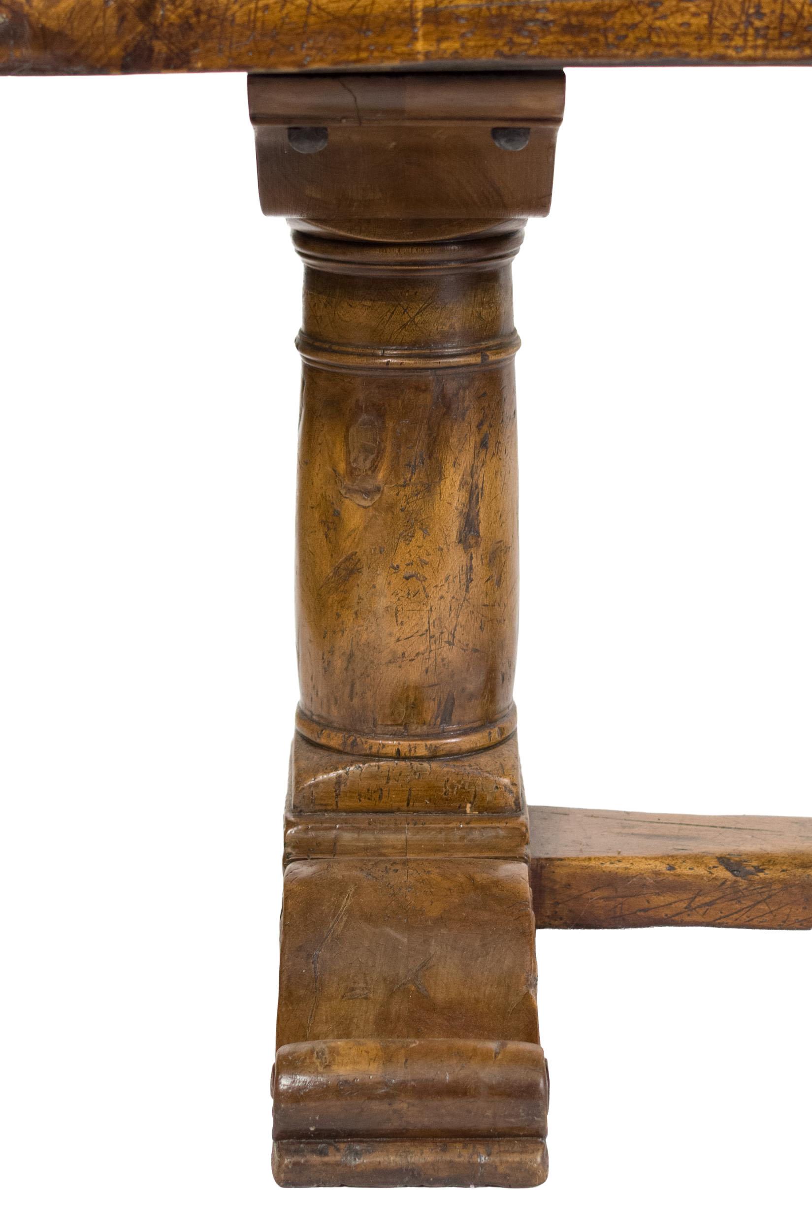 Français French Walnut Refectory Table en vente