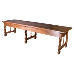 Table en noyer de style Restauration avec pieds en Swan, Circa 1820