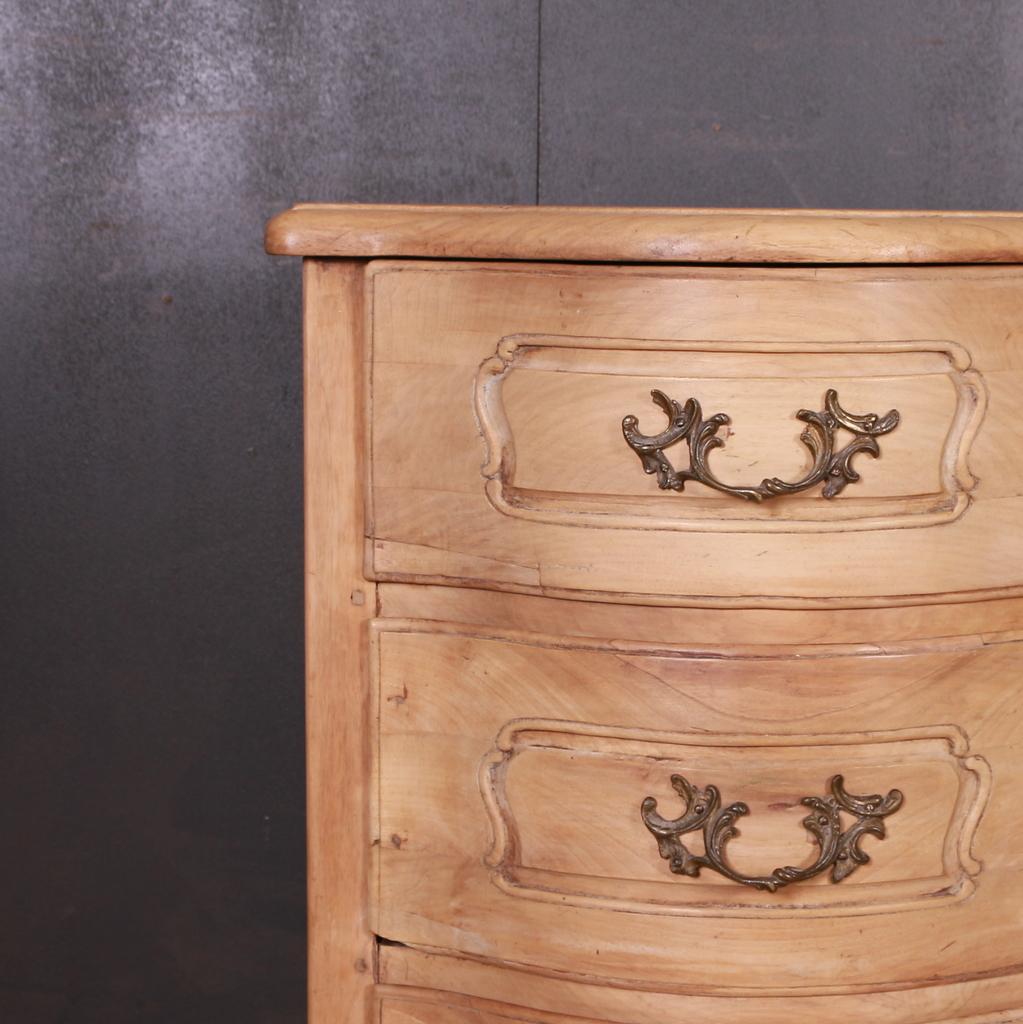 18th Century and Earlier French Walnut Serpentine Commode For Sale