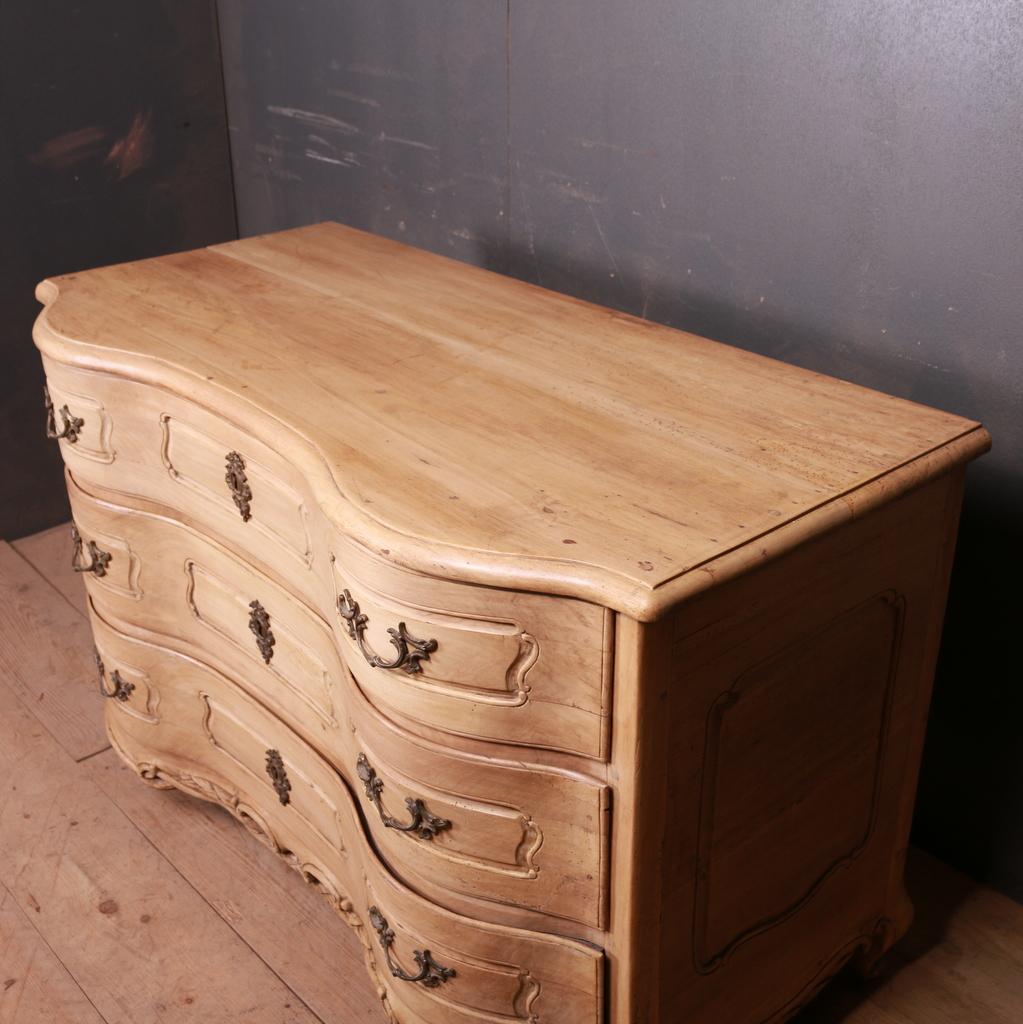 French Walnut Serpentine Commode For Sale 4