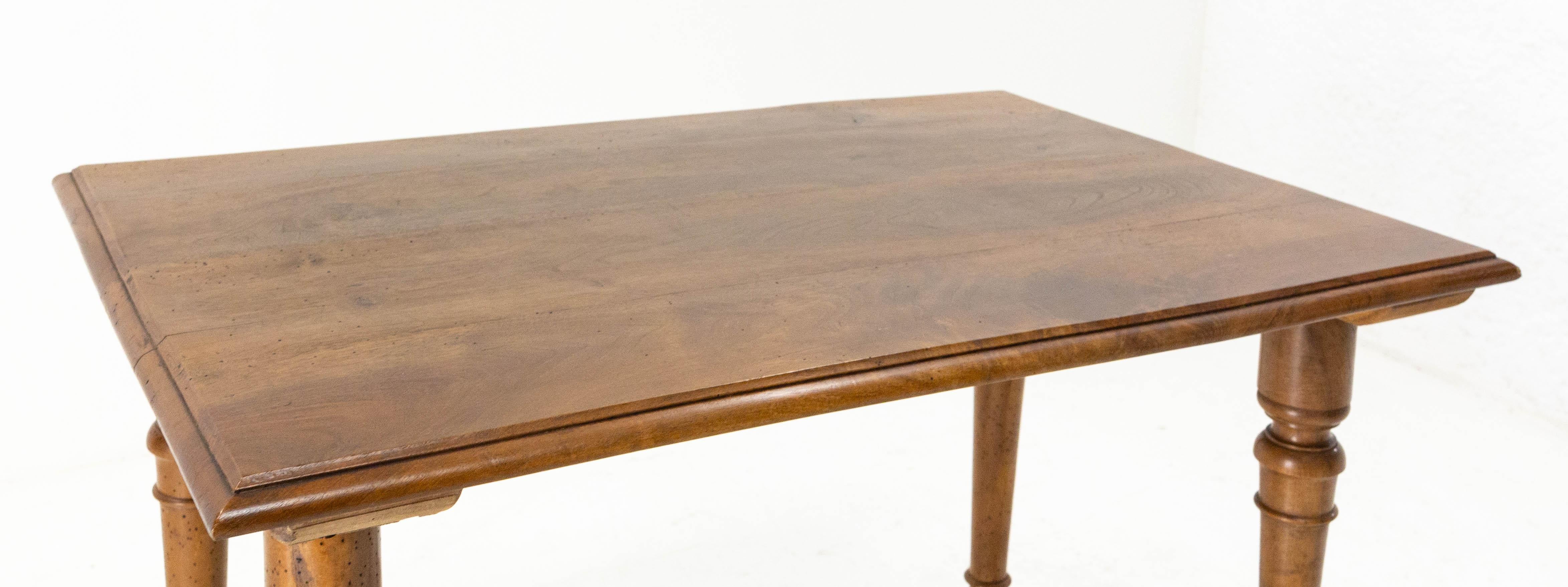 French Walnut Side Table or End Table Turned Legs, circa 1900 For Sale 1