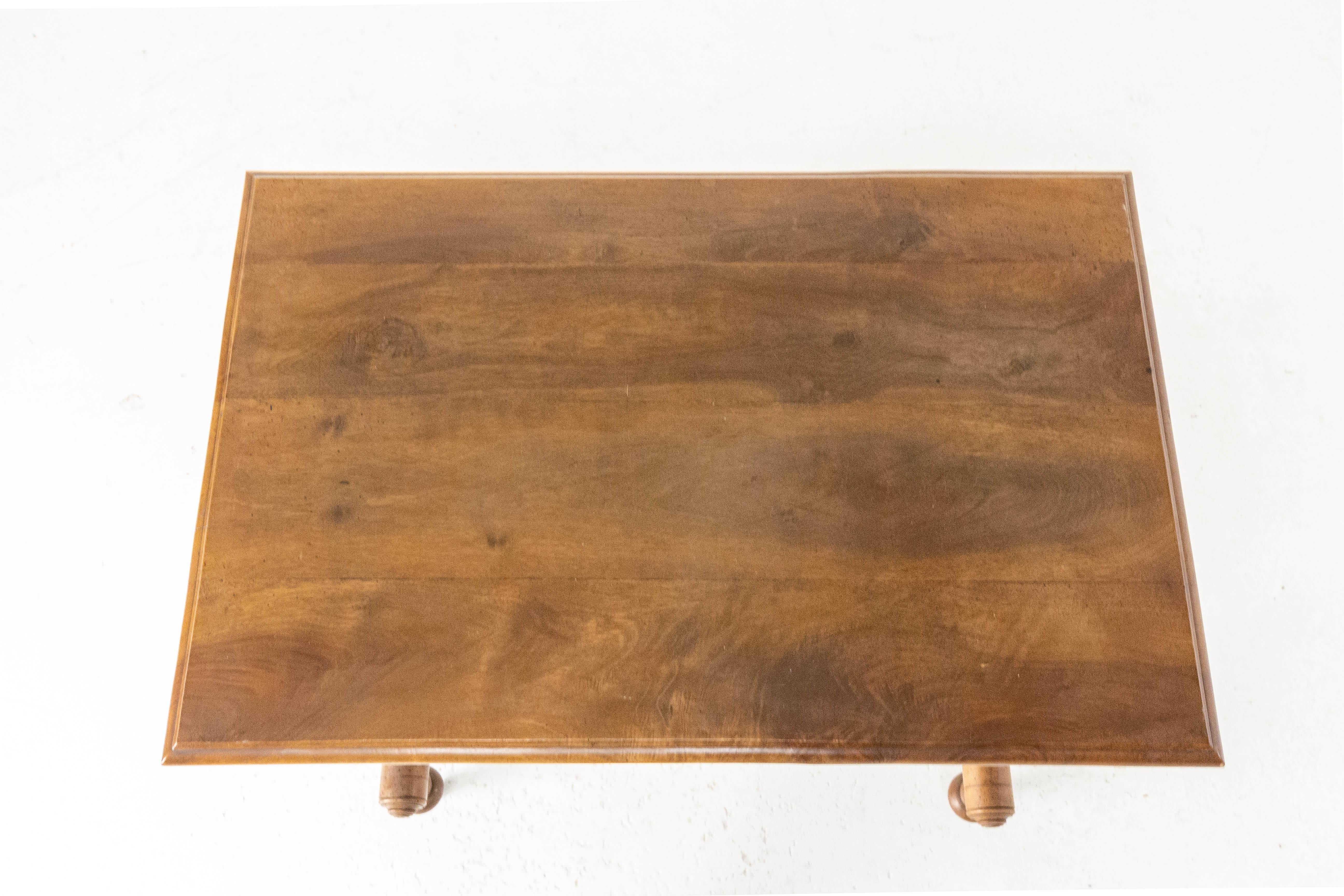 French Walnut Side Table or End Table Turned Legs, circa 1900 2