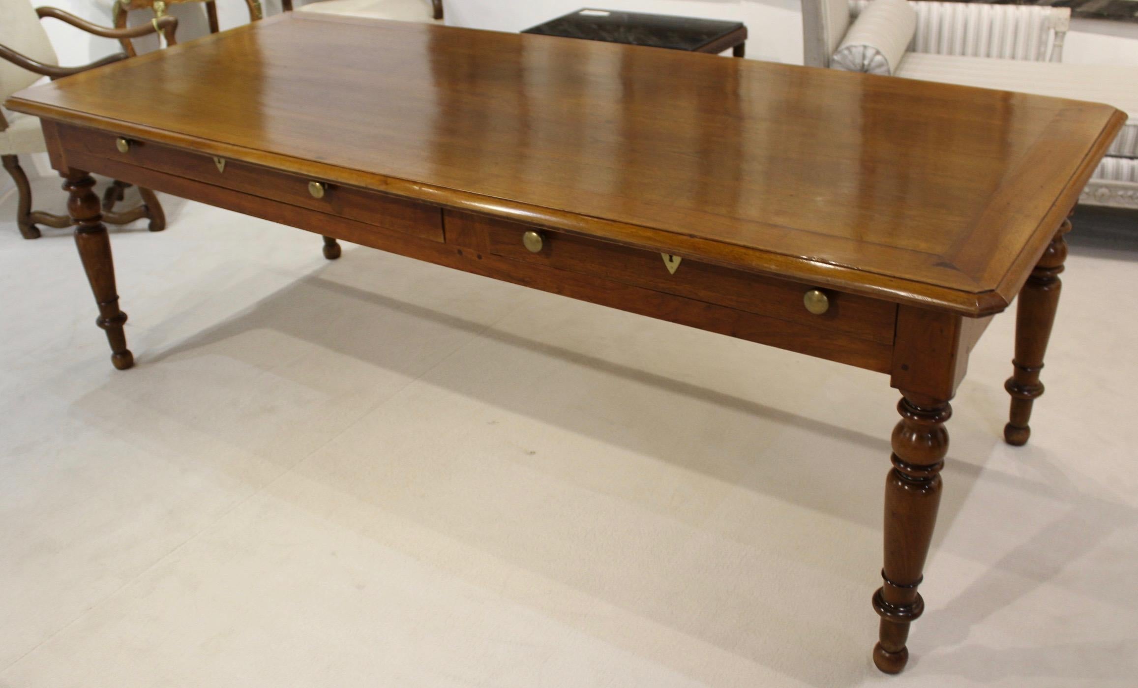 French Walnut Table with Drawers In Good Condition For Sale In Charleston, SC