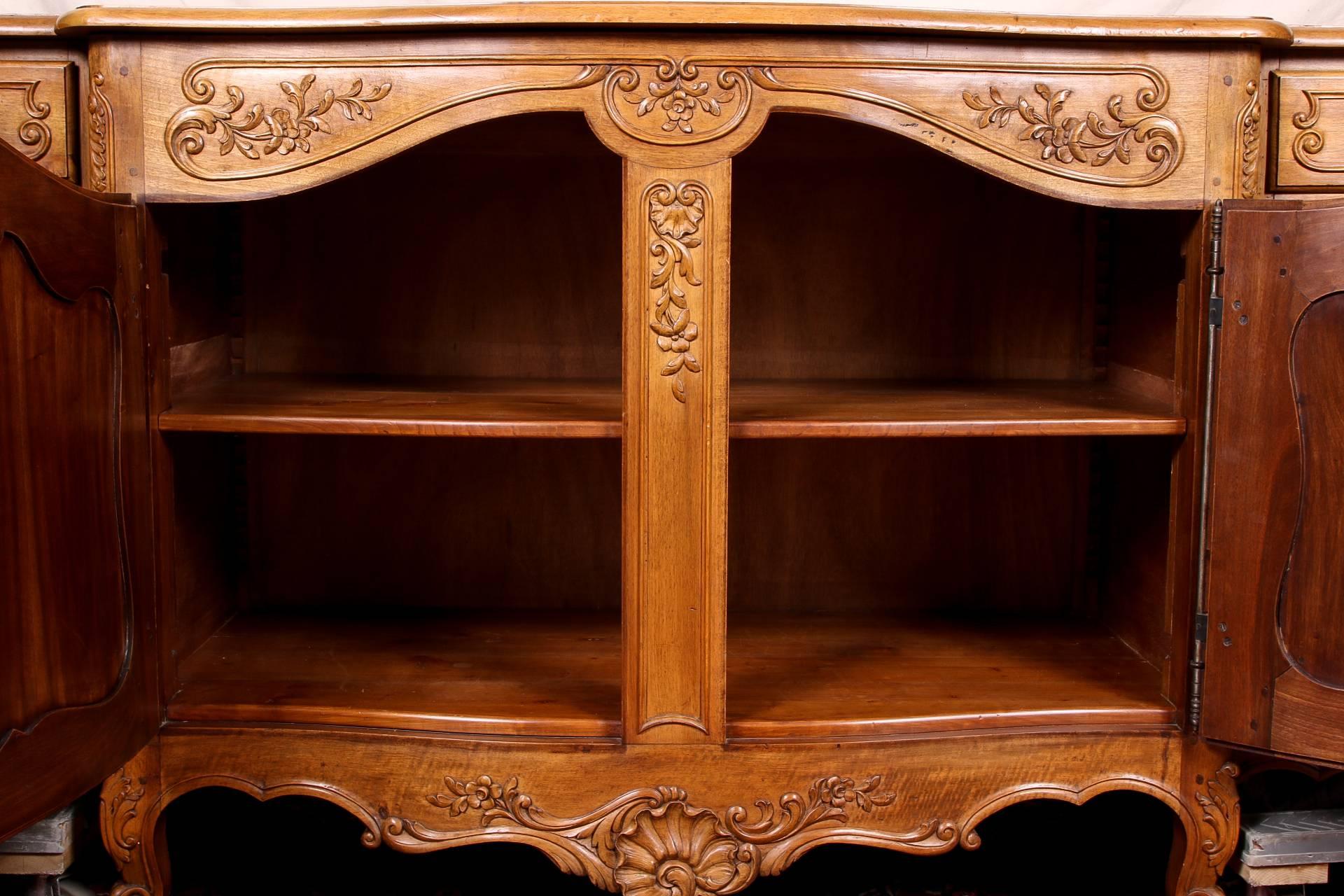 French Walnut Triple Enfilade In Good Condition For Sale In Bridgeport, CT