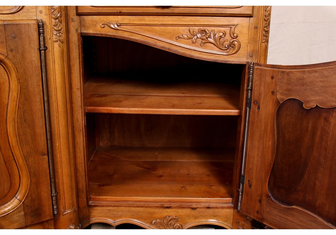 Credenza tripla in noce francese in vendita 4