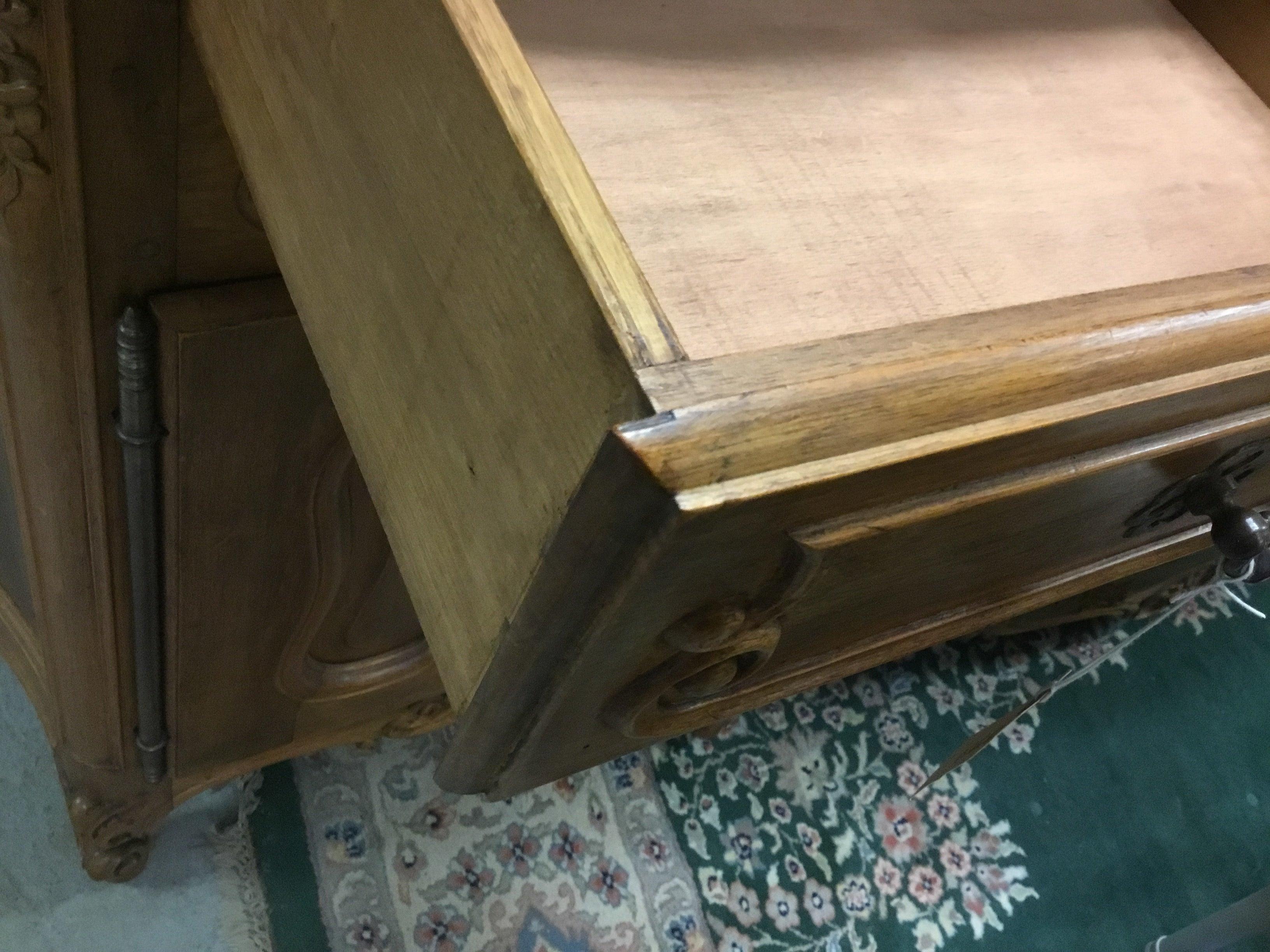 Credenza tripla in noce francese in vendita 7