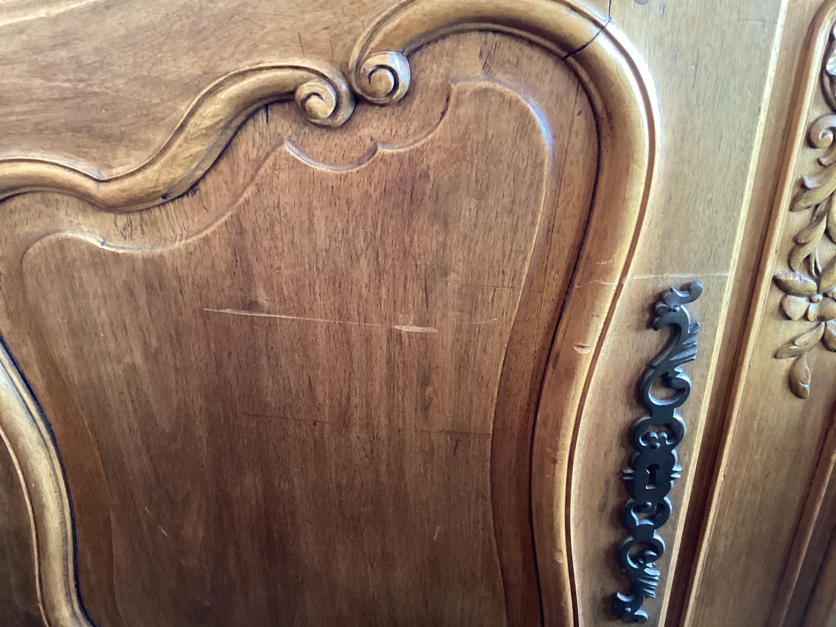 Credenza tripla in noce francese in vendita 9