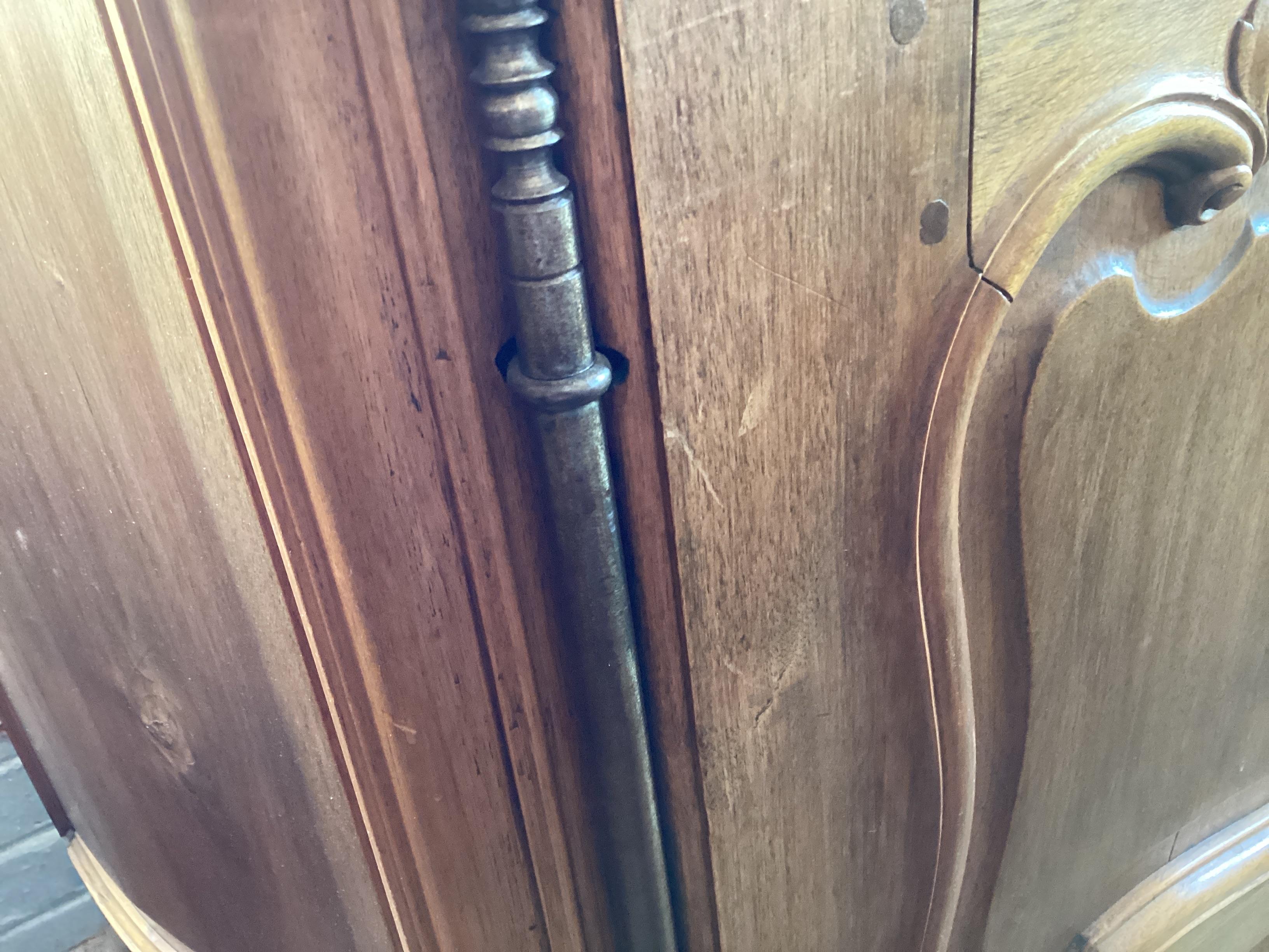 Credenza tripla in noce francese in vendita 11