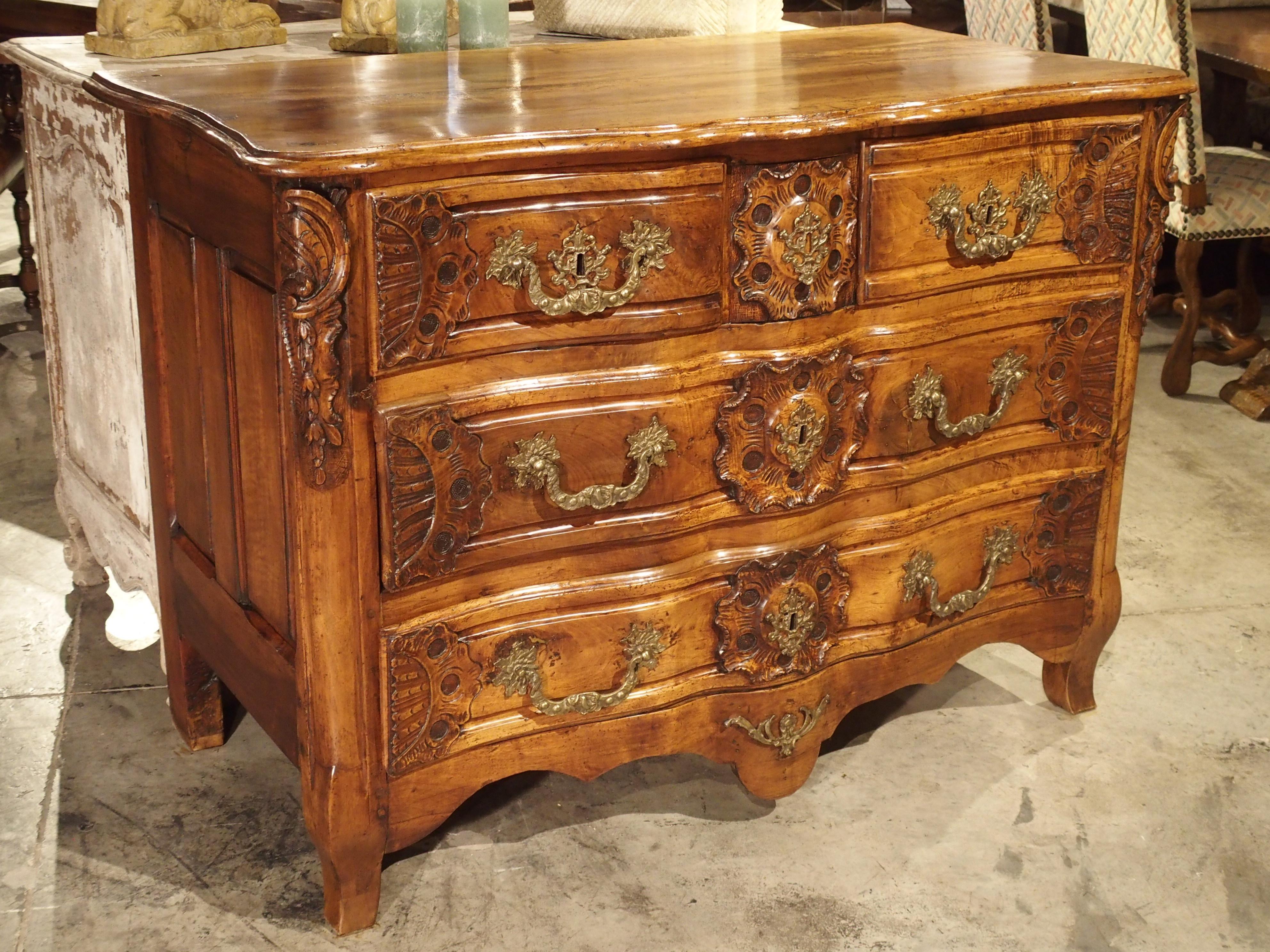 French Walnut Wood Commode from Lyon, circa 1750 4
