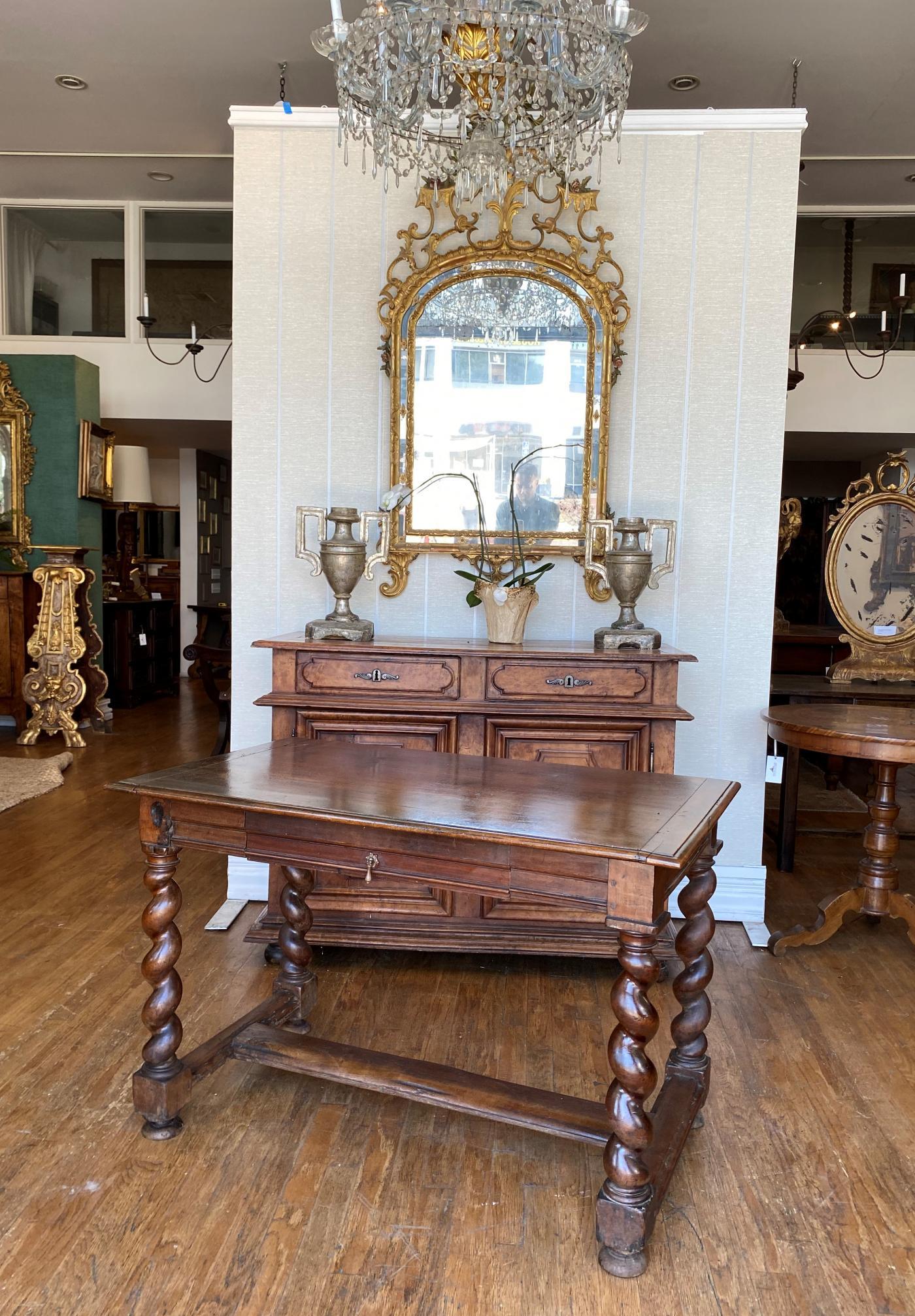 French walnut Writing Table, circa 1800 In Good Condition For Sale In Los Angeles, CA