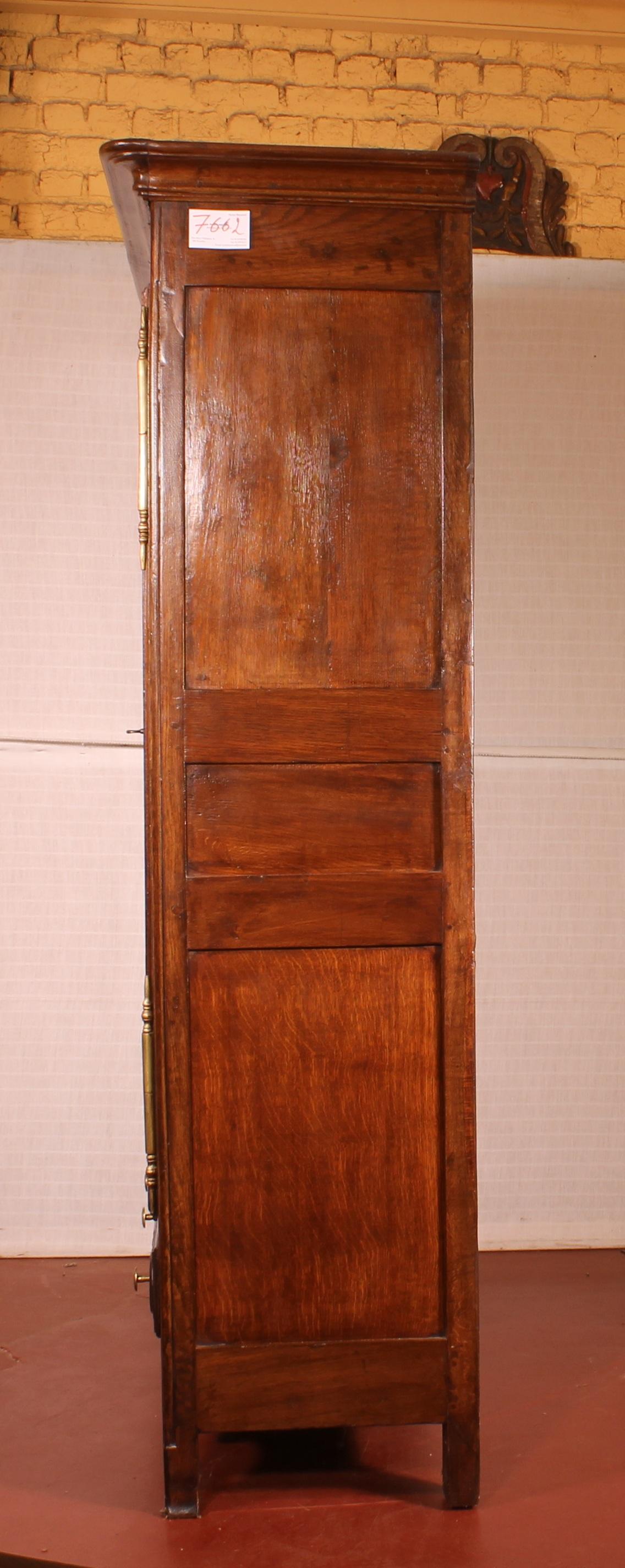 French Wardrobe 18th Century in Oak In Good Condition In Brussels, Brussels