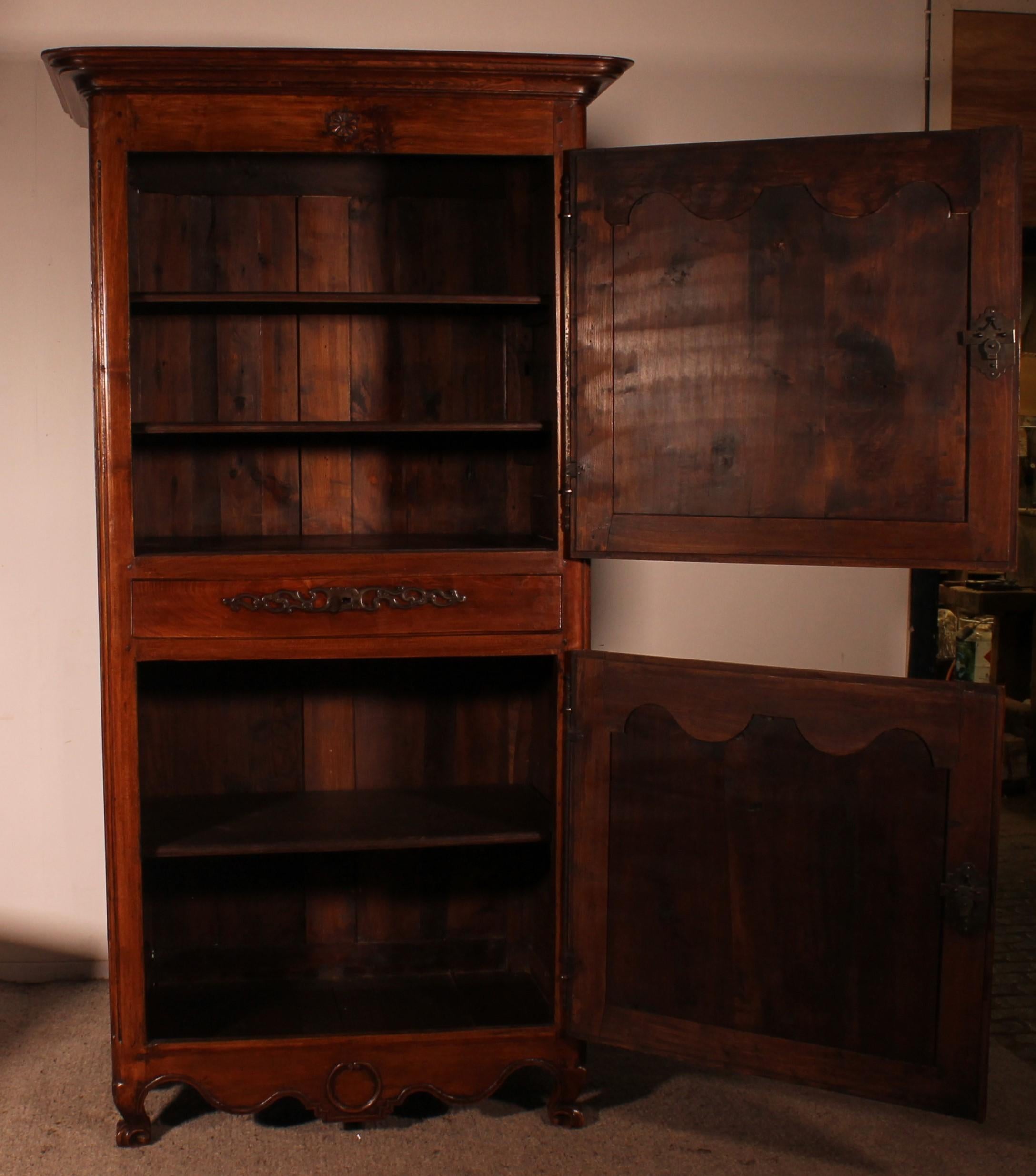 French Wardrobe In Cherry Wood - 18th Century In Good Condition For Sale In Brussels, Brussels