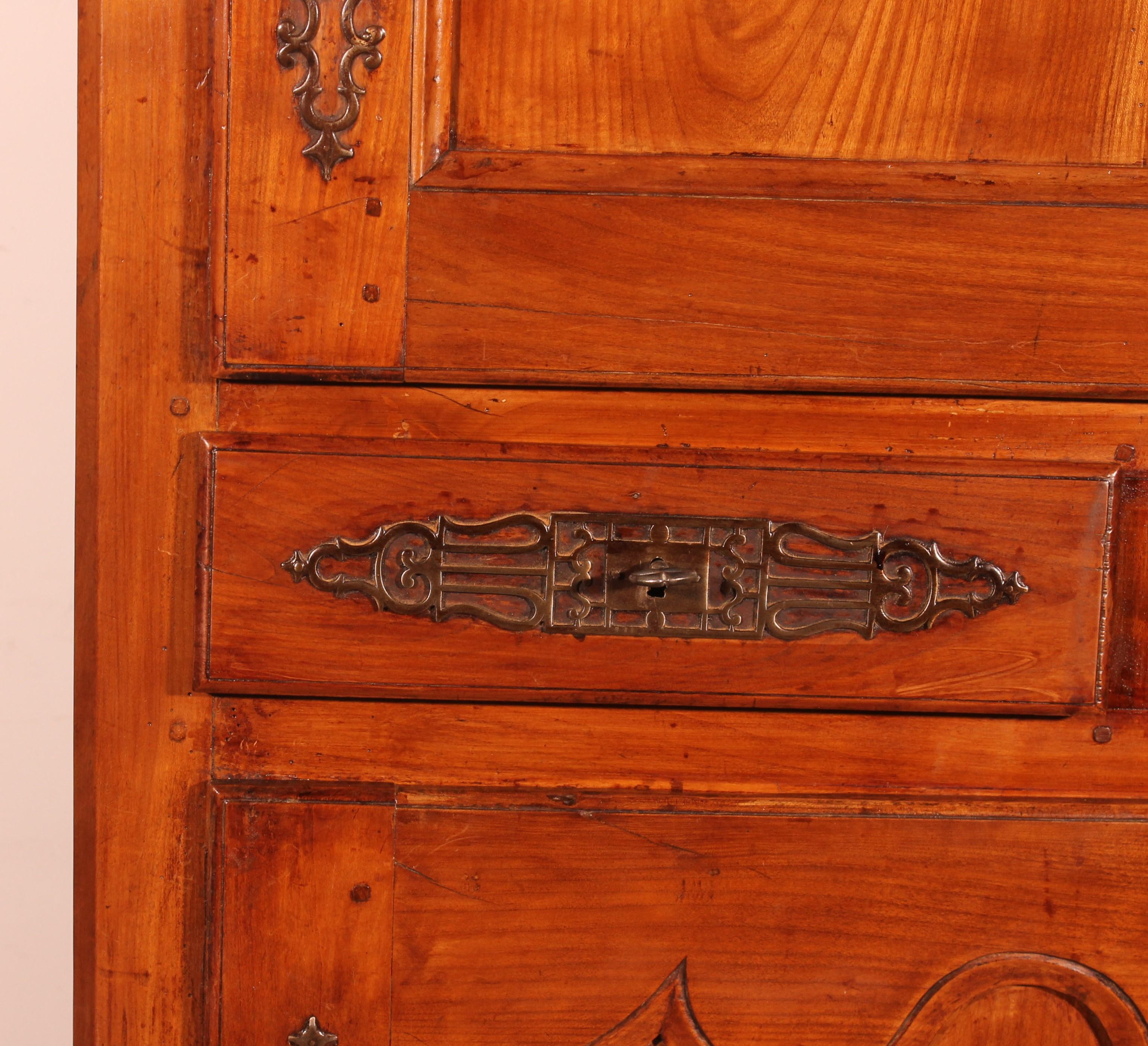 French Wardrobe In Cherry Wood - 18th Century In Good Condition For Sale In Brussels, Brussels