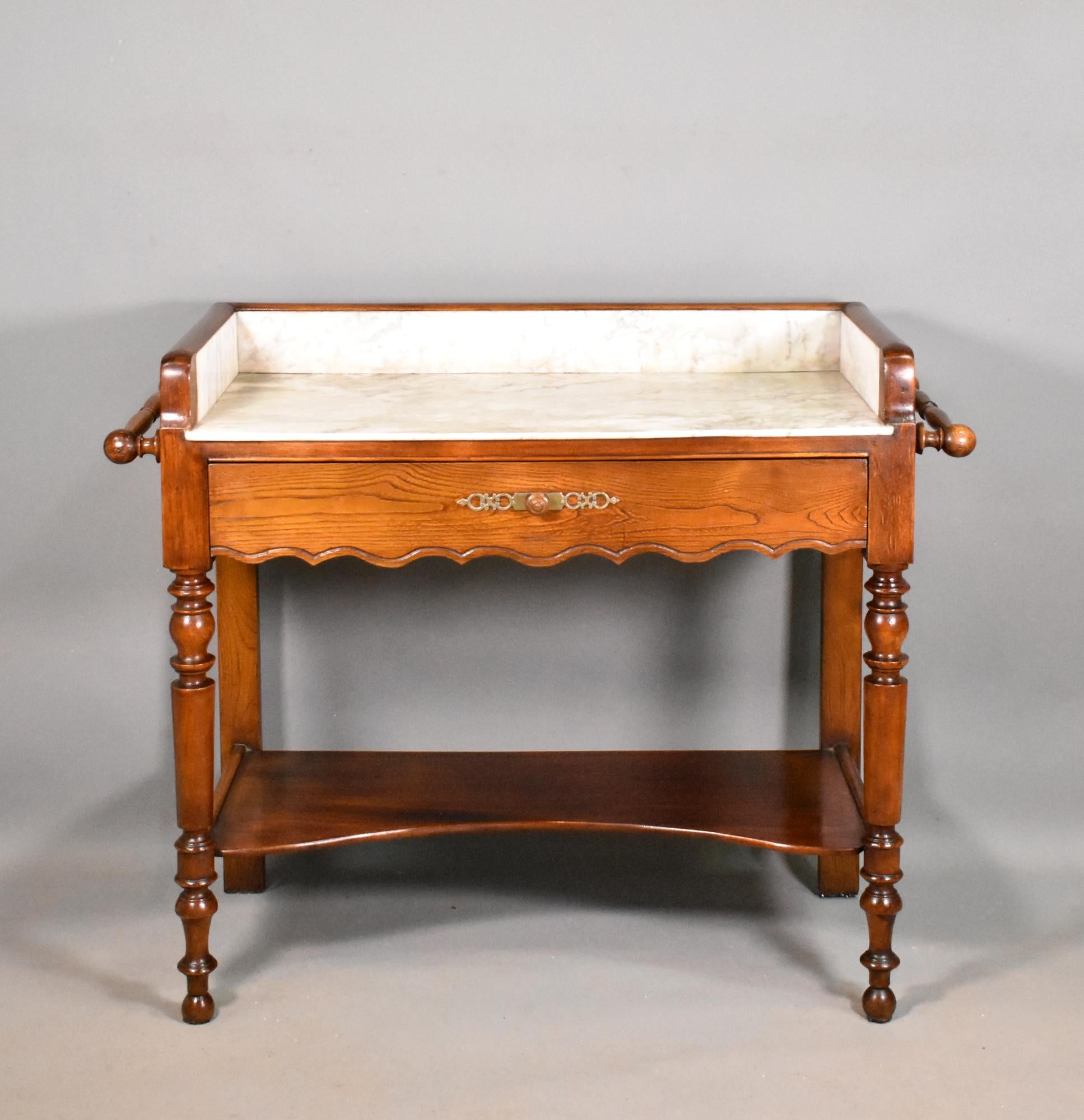 French Washstand in Chestnut Louis Philippe Style In Good Condition In SAINTE-COLOMBE, FR