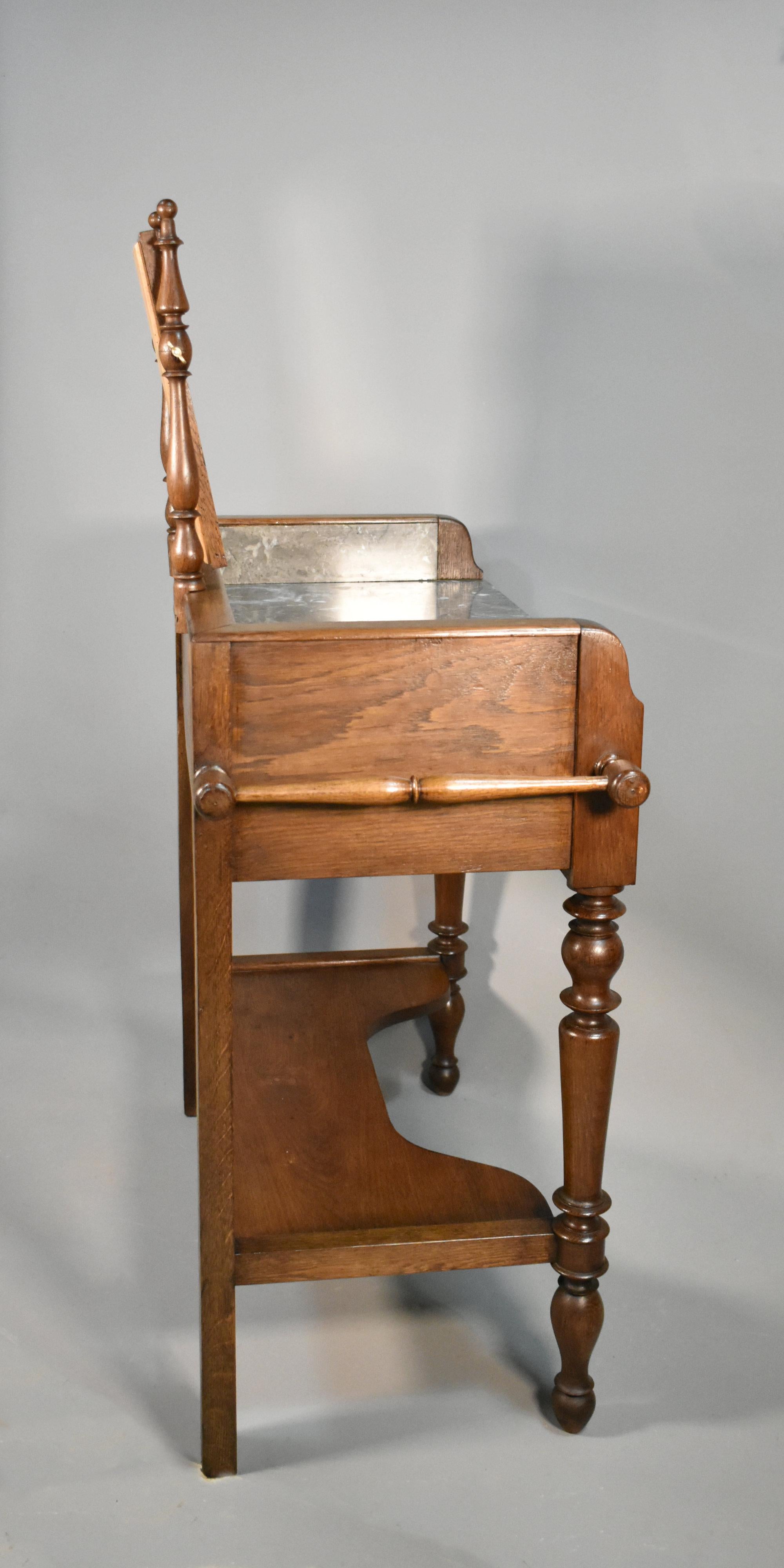 Lavabo / Vanità francese in stile Oak Louis Philippe in vendita 3