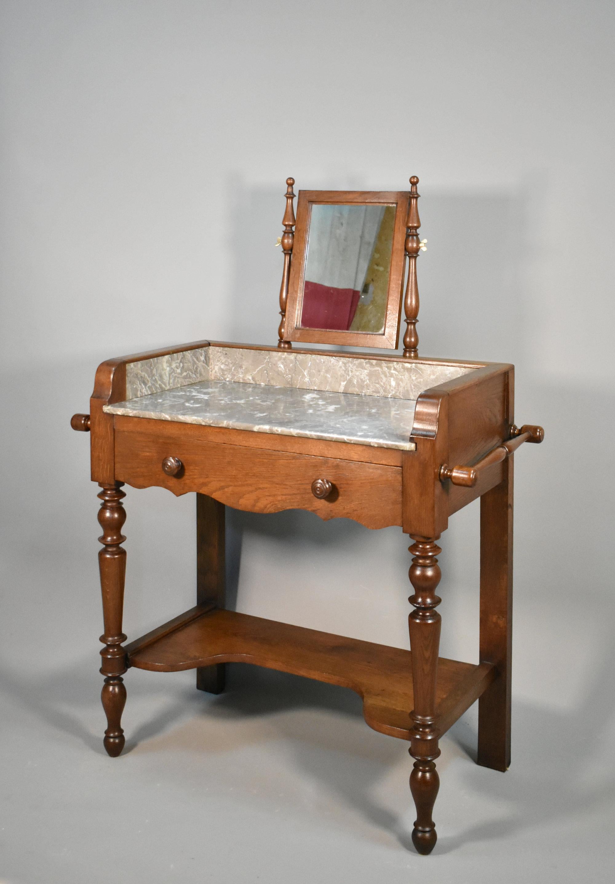 Francese Lavabo / Vanità francese in stile Oak Louis Philippe in vendita