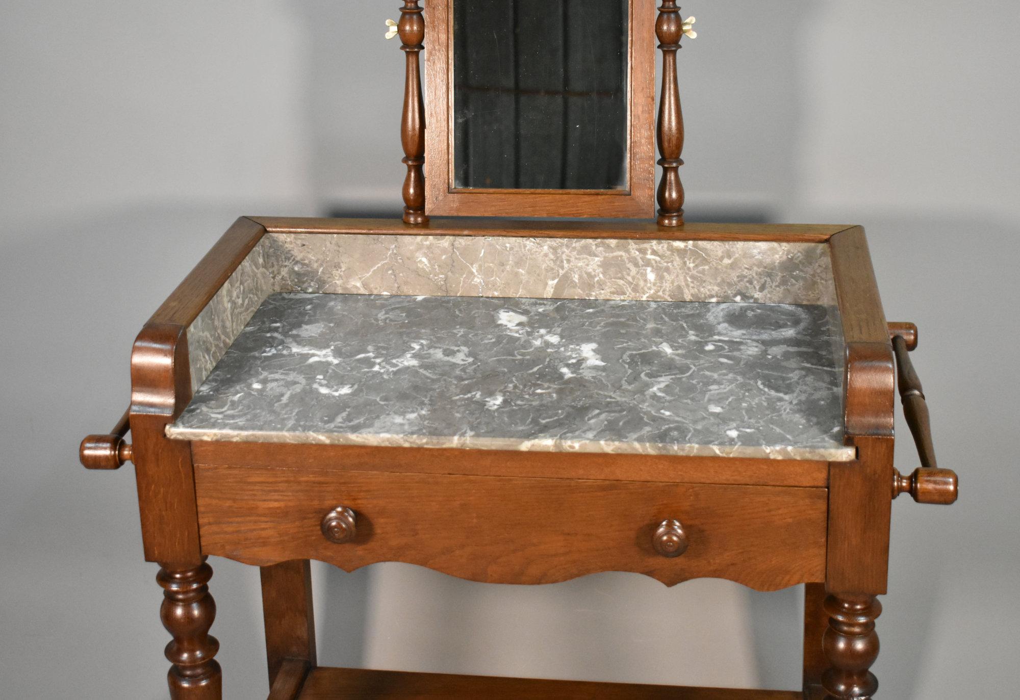 XX secolo Lavabo / Vanità francese in stile Oak Louis Philippe in vendita