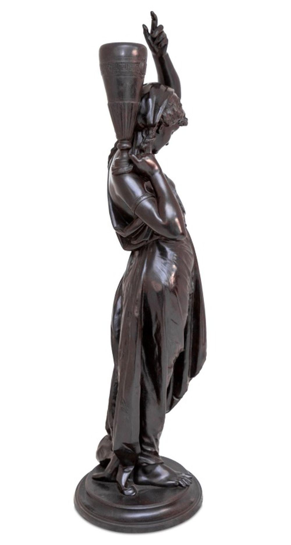Belle Époque Scultura francese in bronzo patinato con portatore d'acqua in vendita
