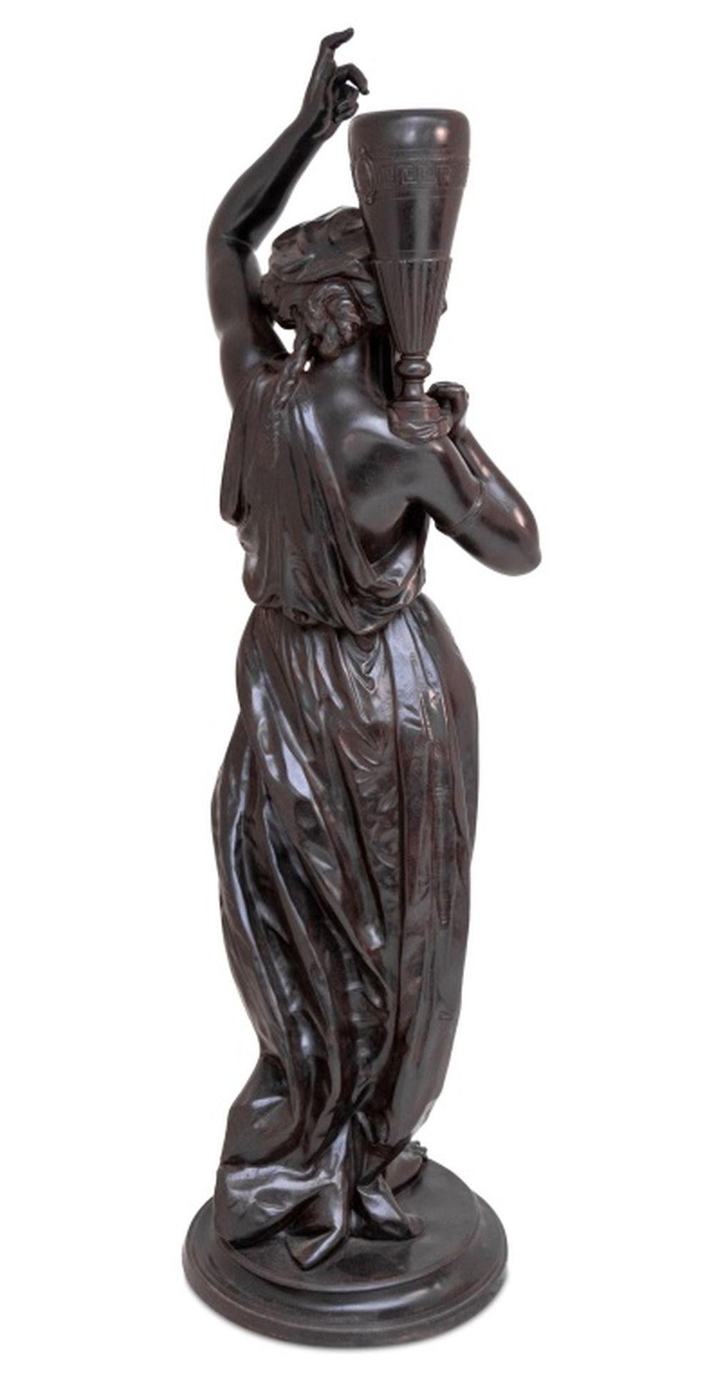 Francese Scultura francese in bronzo patinato con portatore d'acqua in vendita