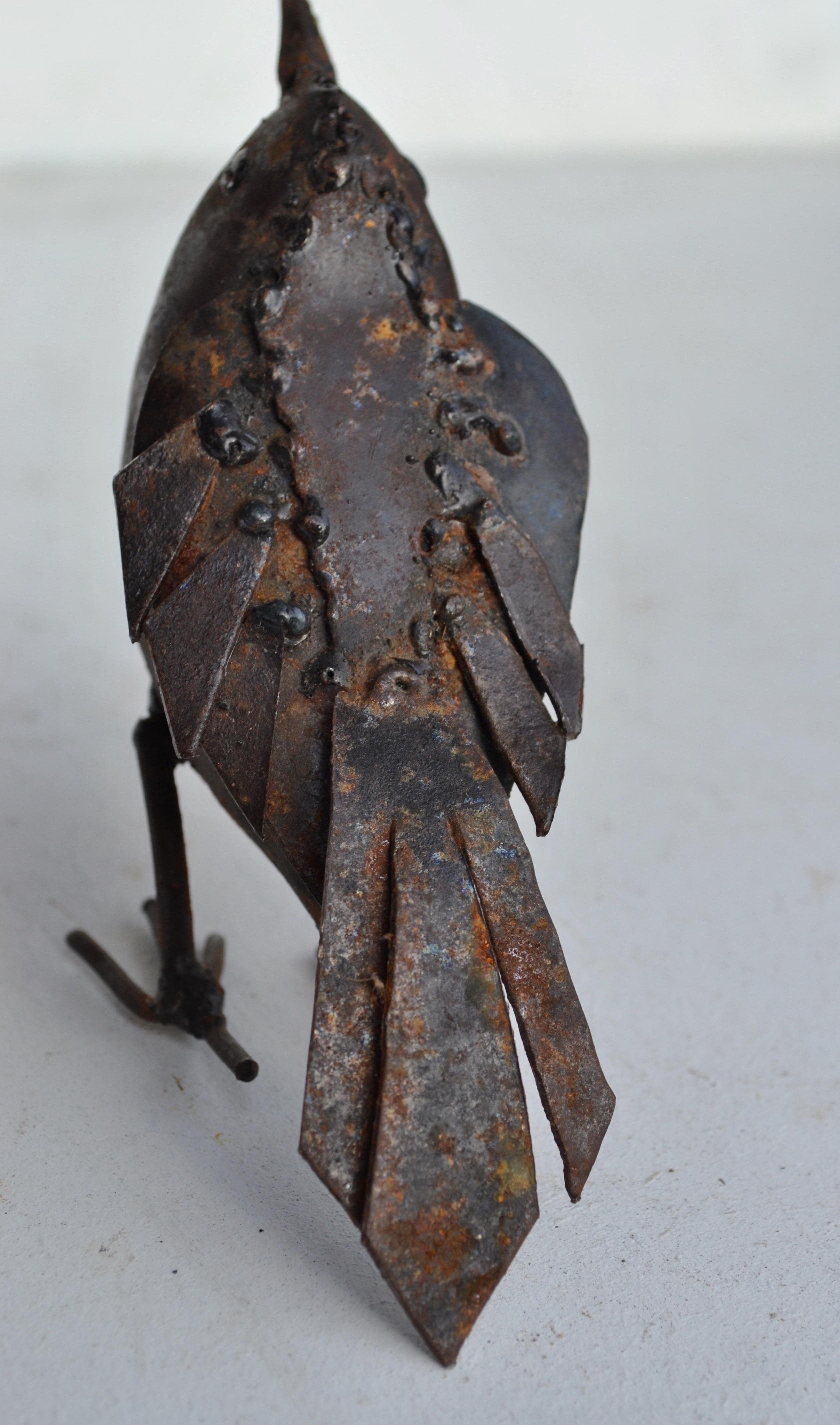 Scultura Robin in metallo saldato francese, anni '50 In condizioni buone in vendita a SOTTEVILLE-LÈS-ROUEN, FR