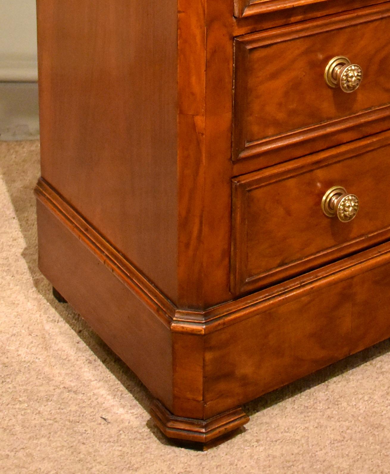 French Wellington Chest of Drawers In Good Condition For Sale In Wiltshire, GB