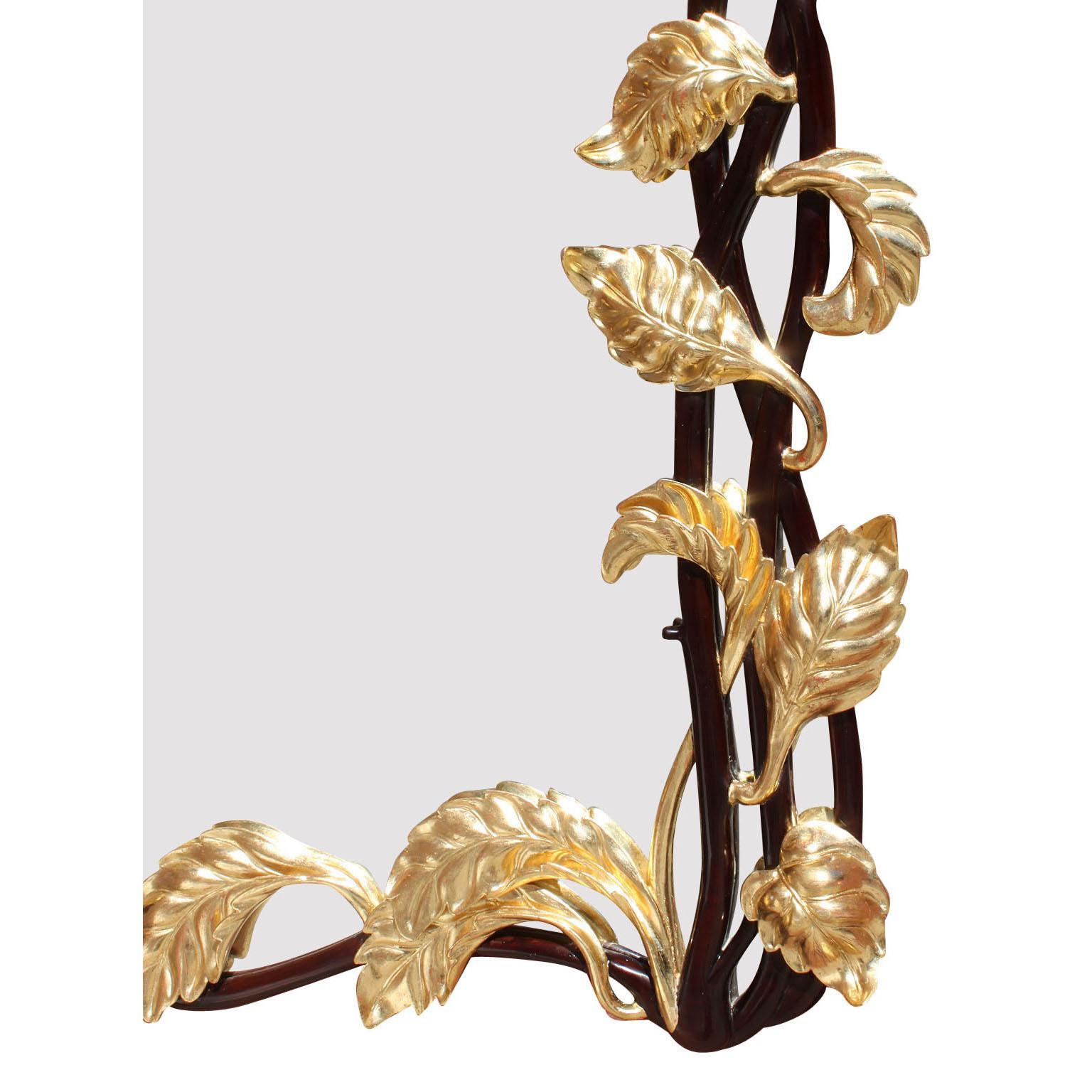 XX secolo Specchio francese stravagante in stile Art-Nouveau in mogano e legno dorato intagliato in vendita