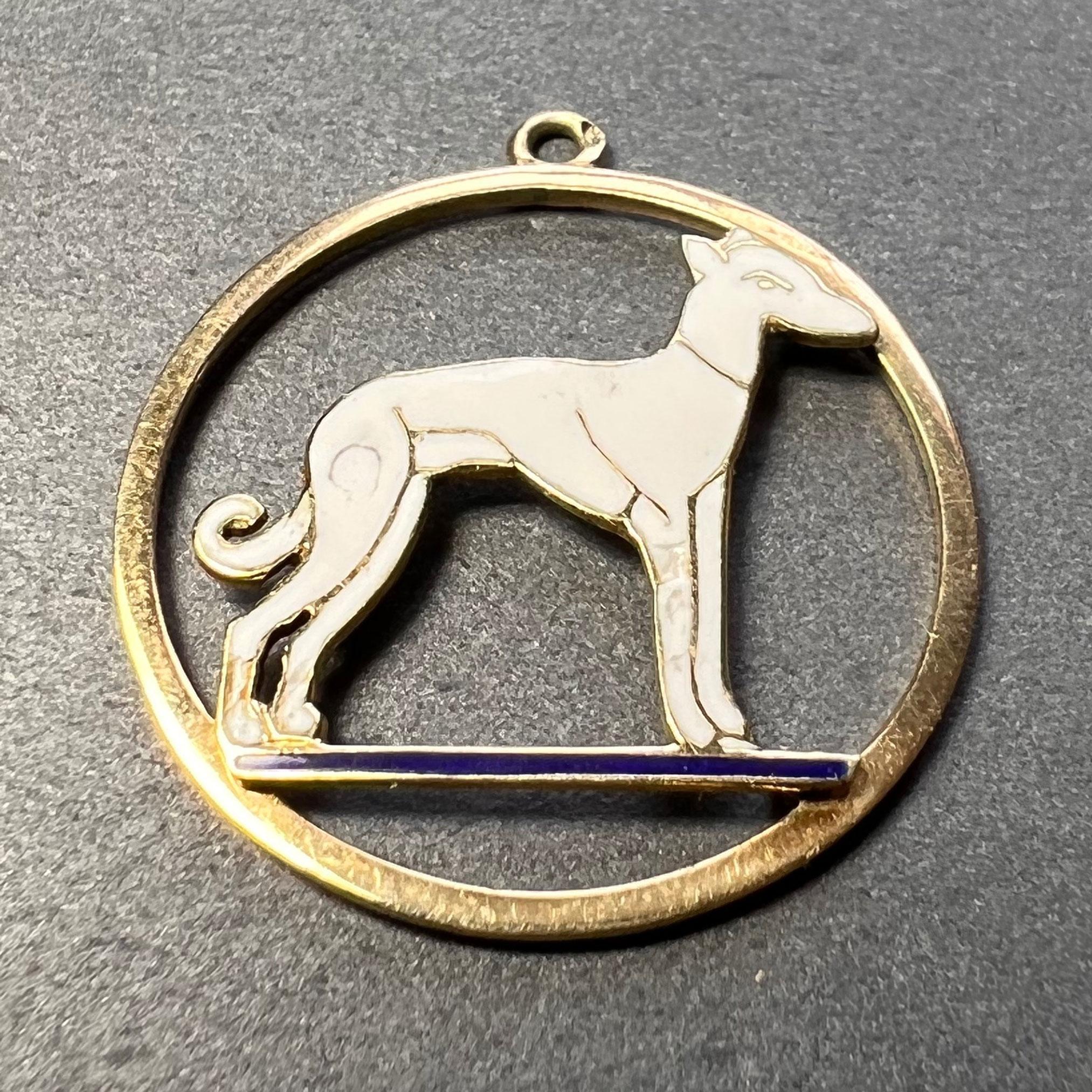Französischer 18 Karat Gelbgold Emaille-Charm-Anhänger mit Fledermaus-Hunde-Anhänger im Angebot 4