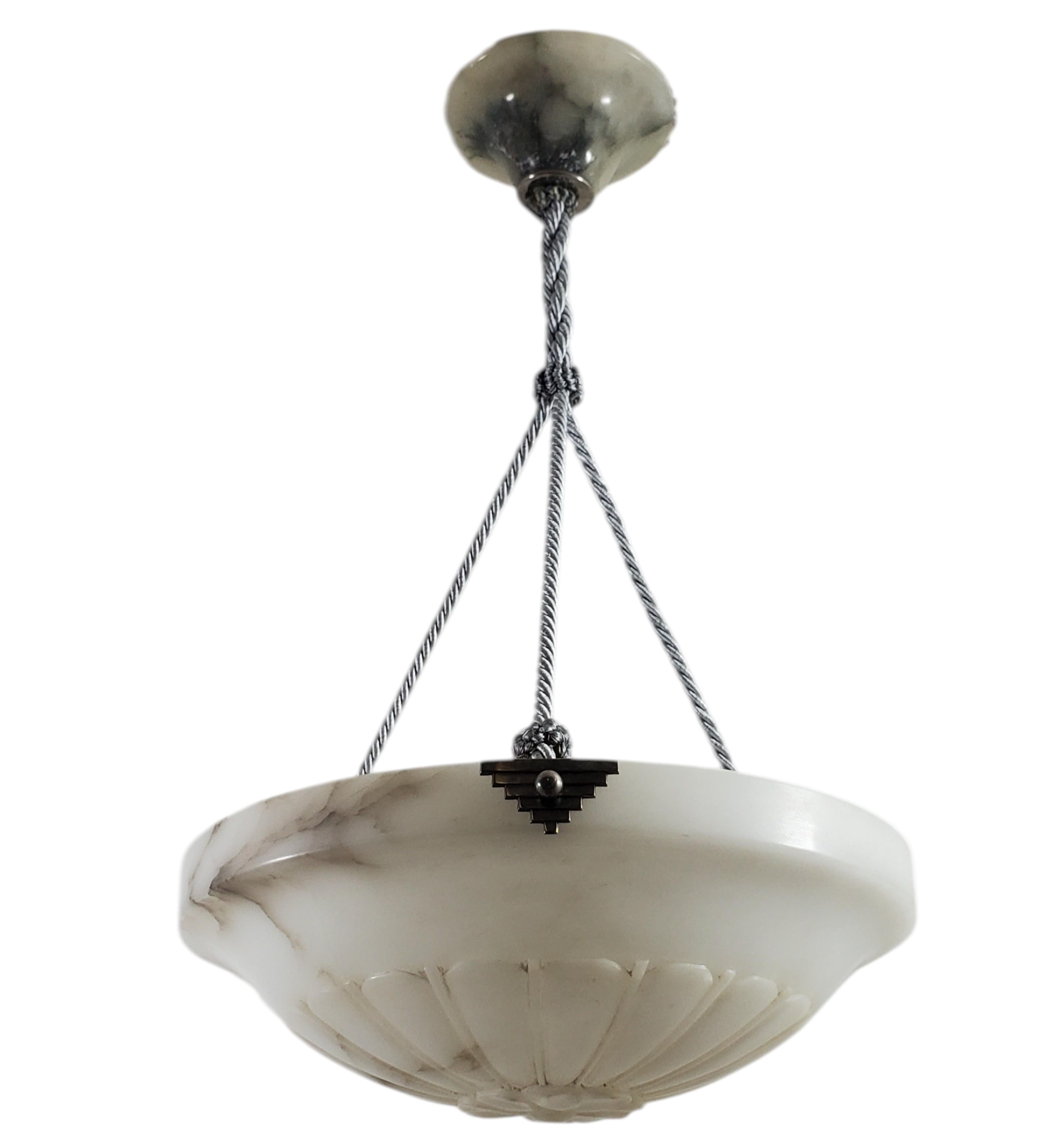 Lampada a sospensione francese in alabastro bianco, corda grigia con baldacchino originale in alabastro in vendita 3