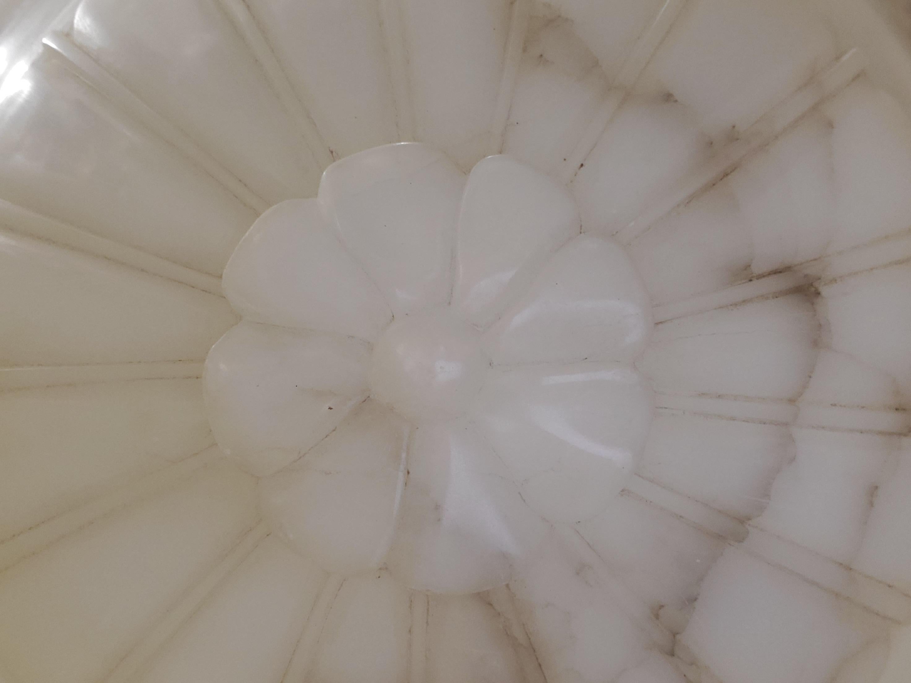 Lampada a sospensione francese in alabastro bianco, corda grigia con baldacchino originale in alabastro In condizioni buone in vendita a New York City, NY