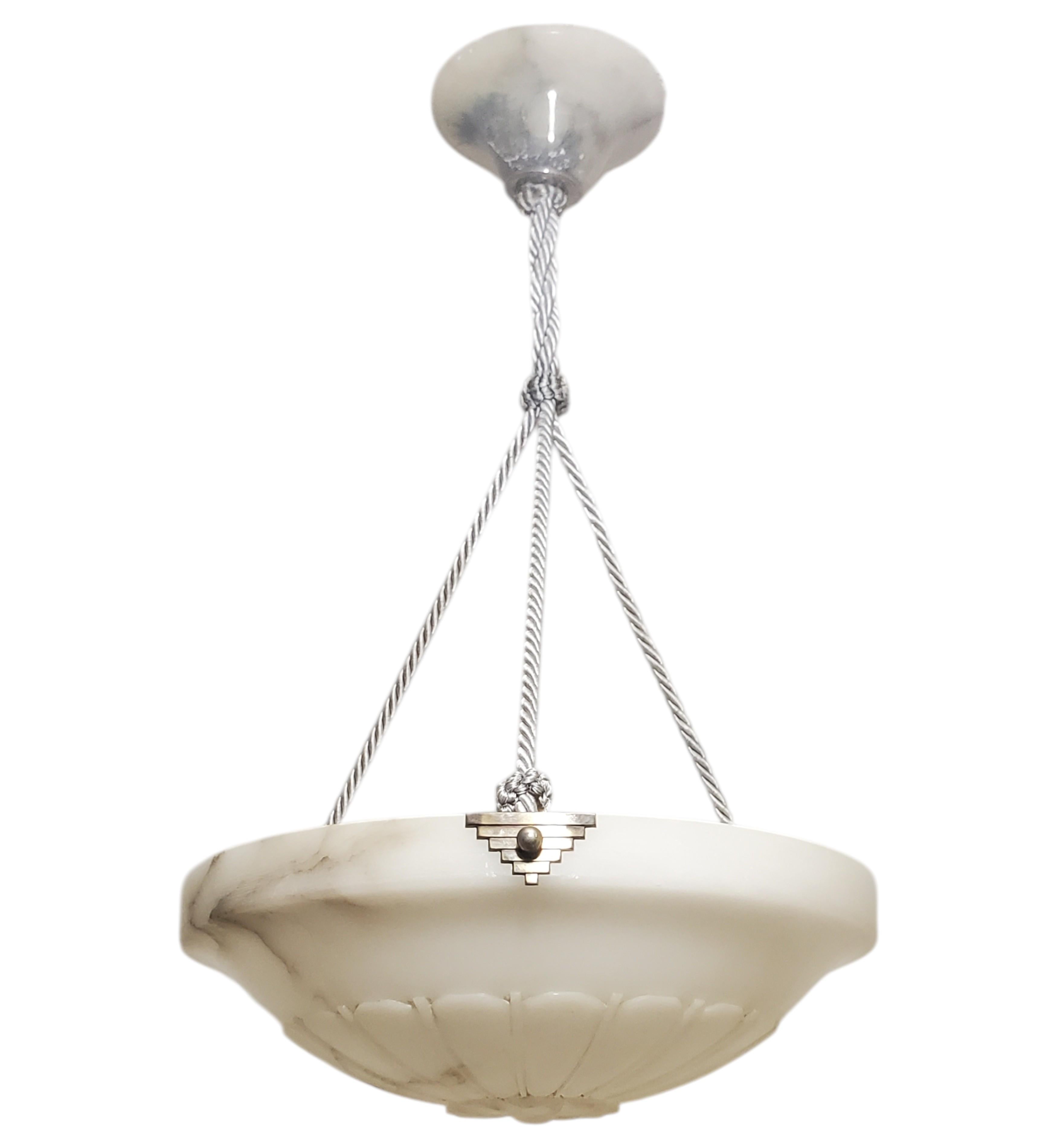 XX secolo Lampada a sospensione francese in alabastro bianco, corda grigia con baldacchino originale in alabastro in vendita