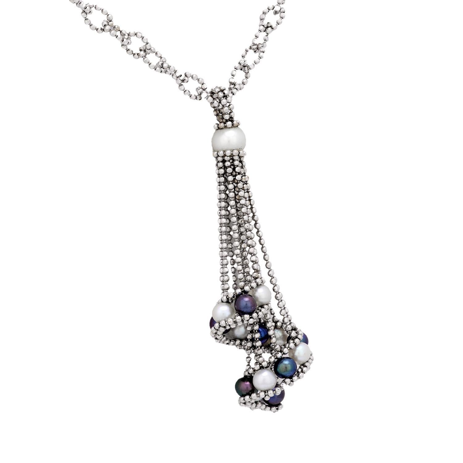 Moderno Collana francese di perle bianche e nere in oro bianco 18 carati in vendita