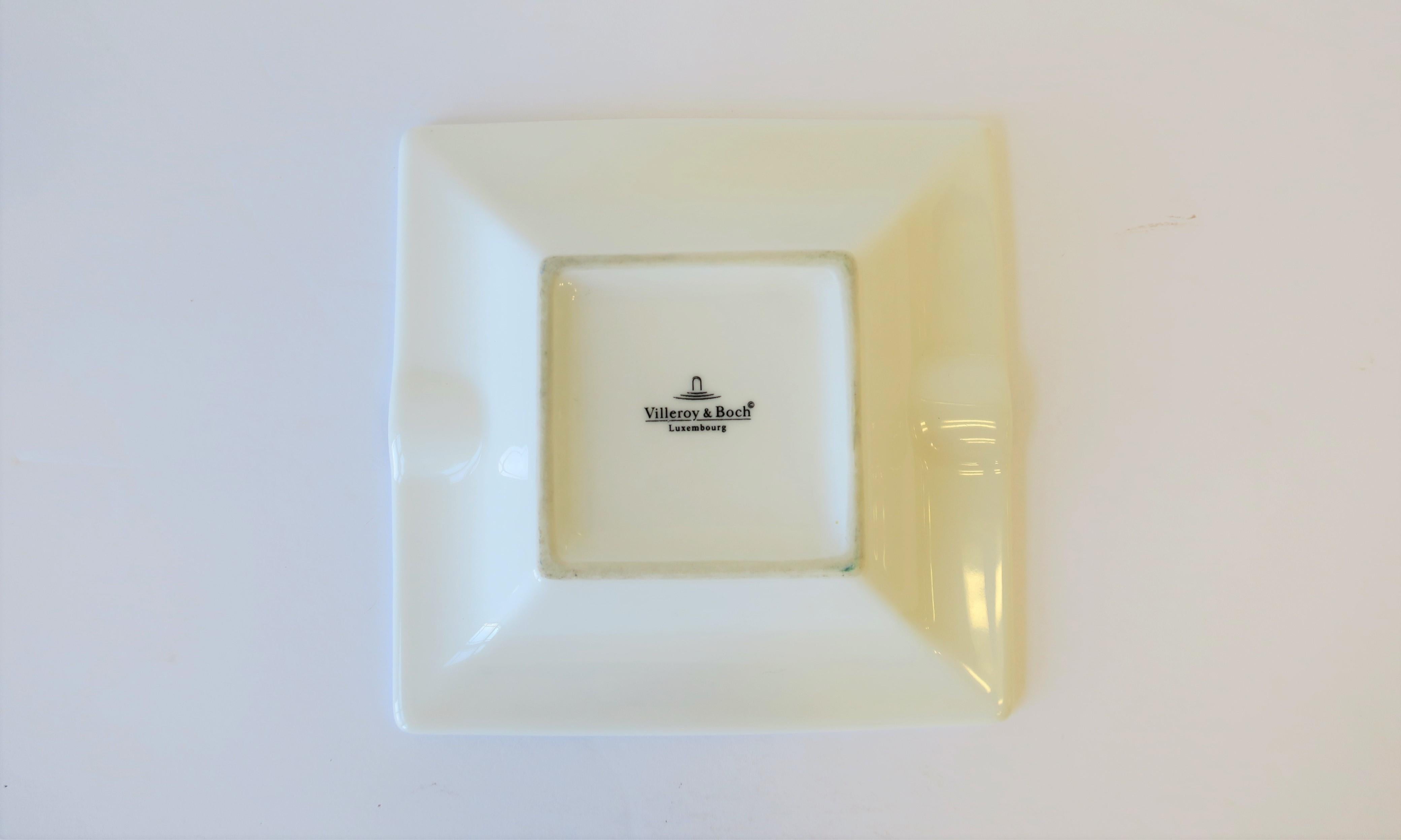 French White and Gold Porcelain Dish or Ashtray 1
