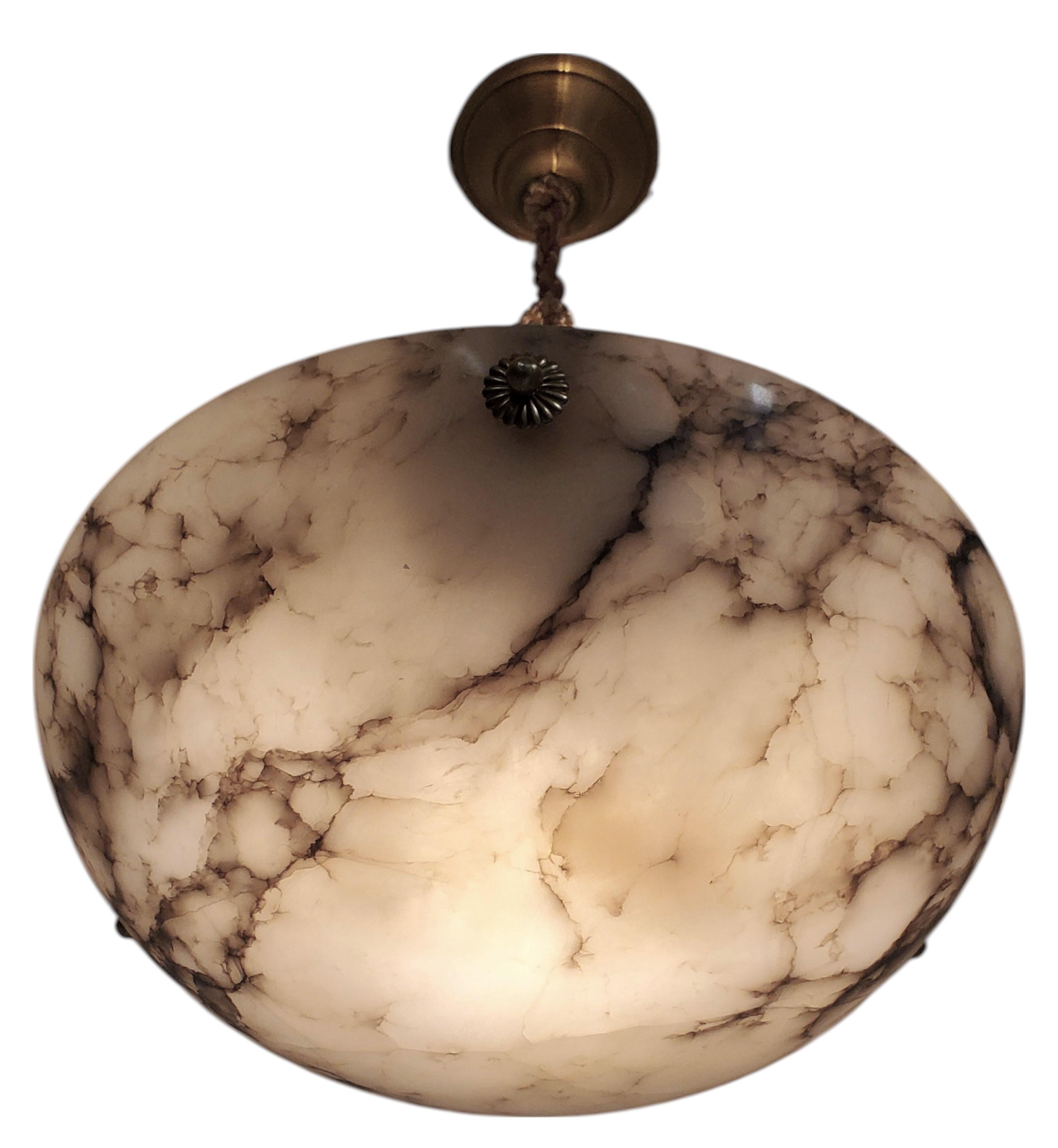 Coupe d'albâtre d'origine française veinée de blanc et de gris avec cordon rose + blanc en vente 4