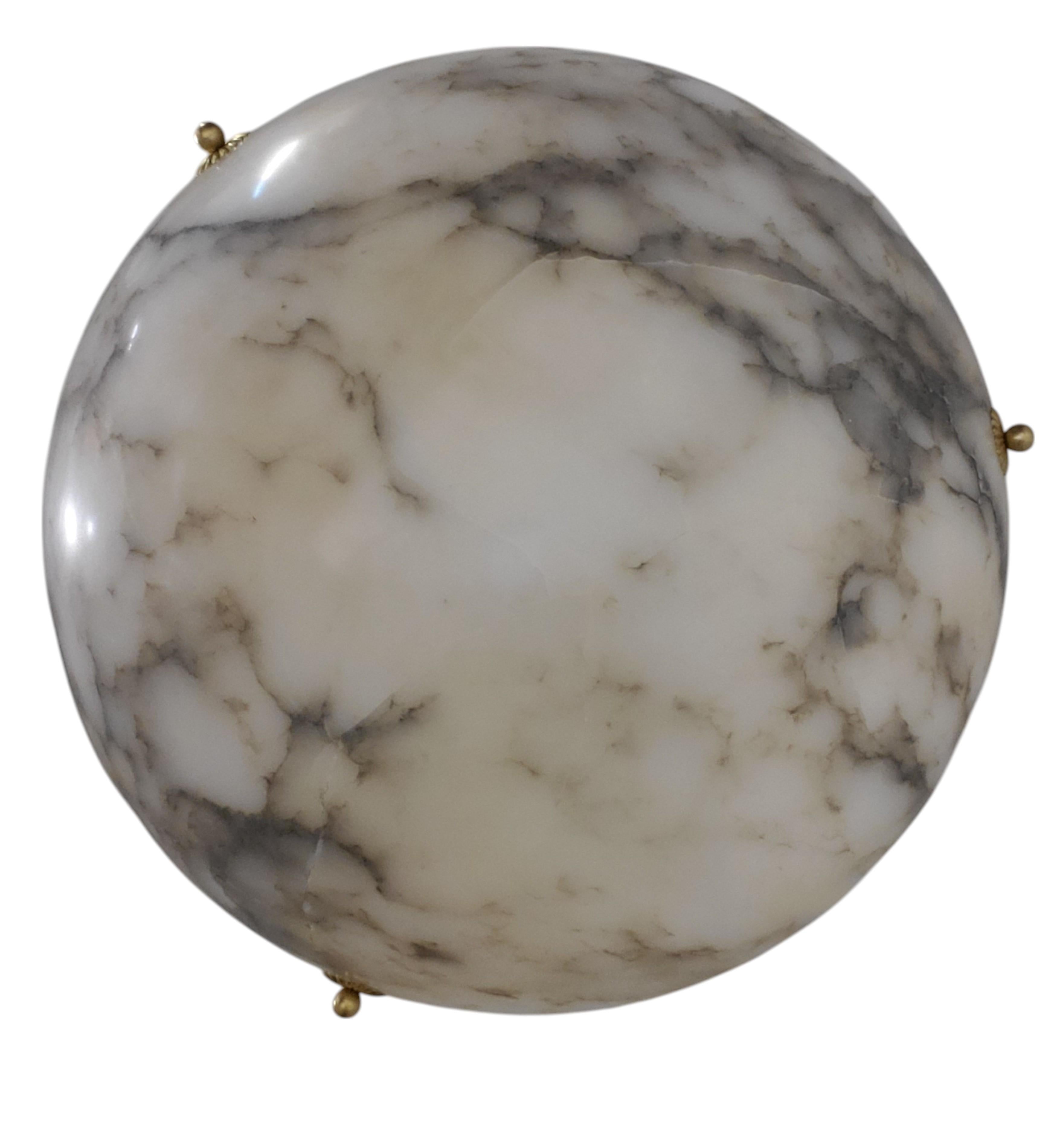 Français Coupe d'albâtre d'origine française veinée de blanc et de gris avec cordon rose + blanc en vente