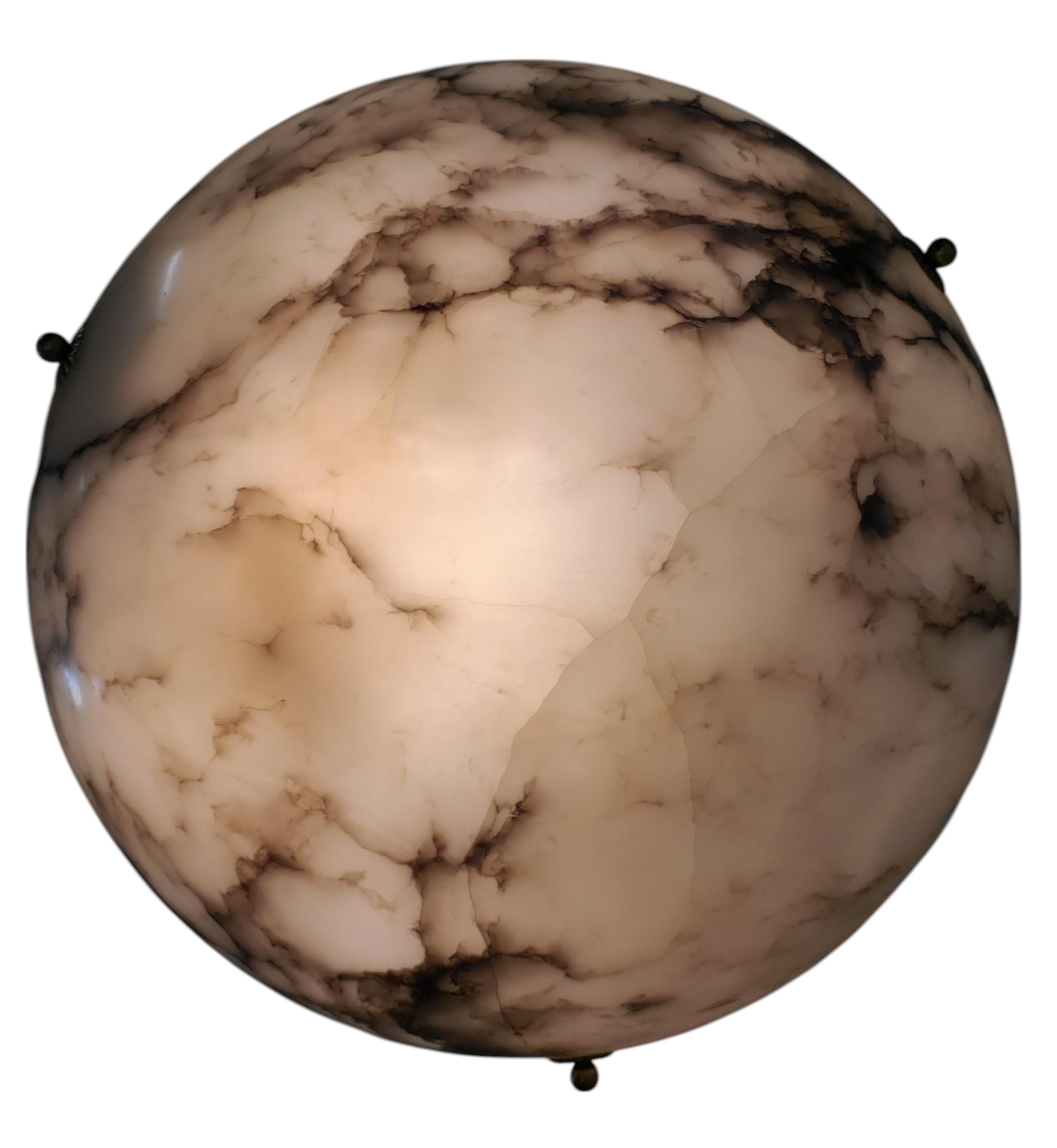 Coupe d'albâtre d'origine française veinée de blanc et de gris avec cordon rose + blanc Bon état - En vente à New York City, NY