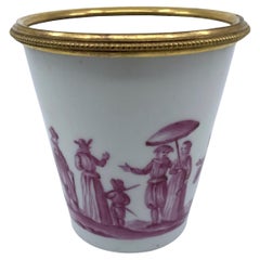 Vase à bourgeons en porcelaine blanche et magenta de France