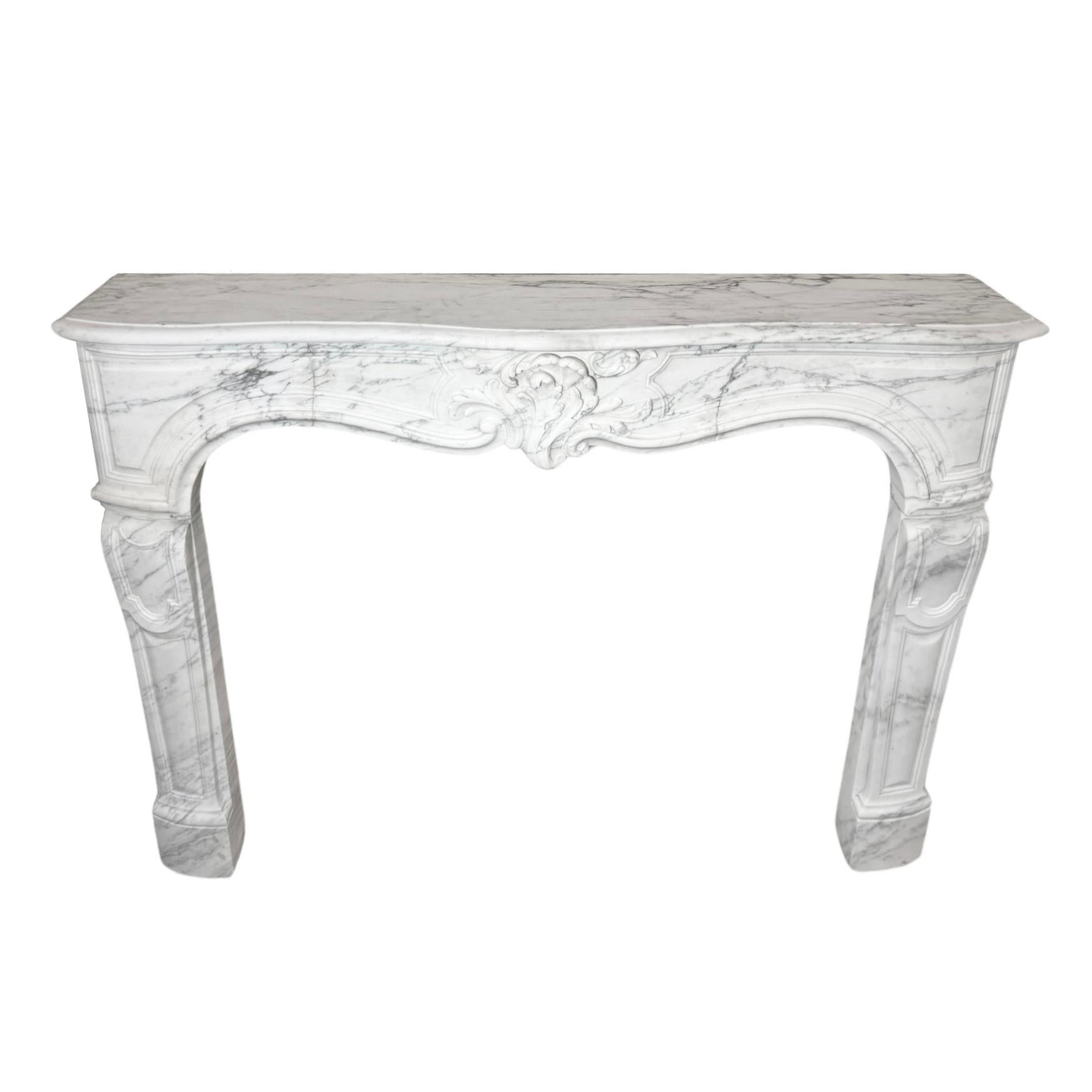 French White Carrara Marble Mantel In Good Condition For Sale In Dallas, TX