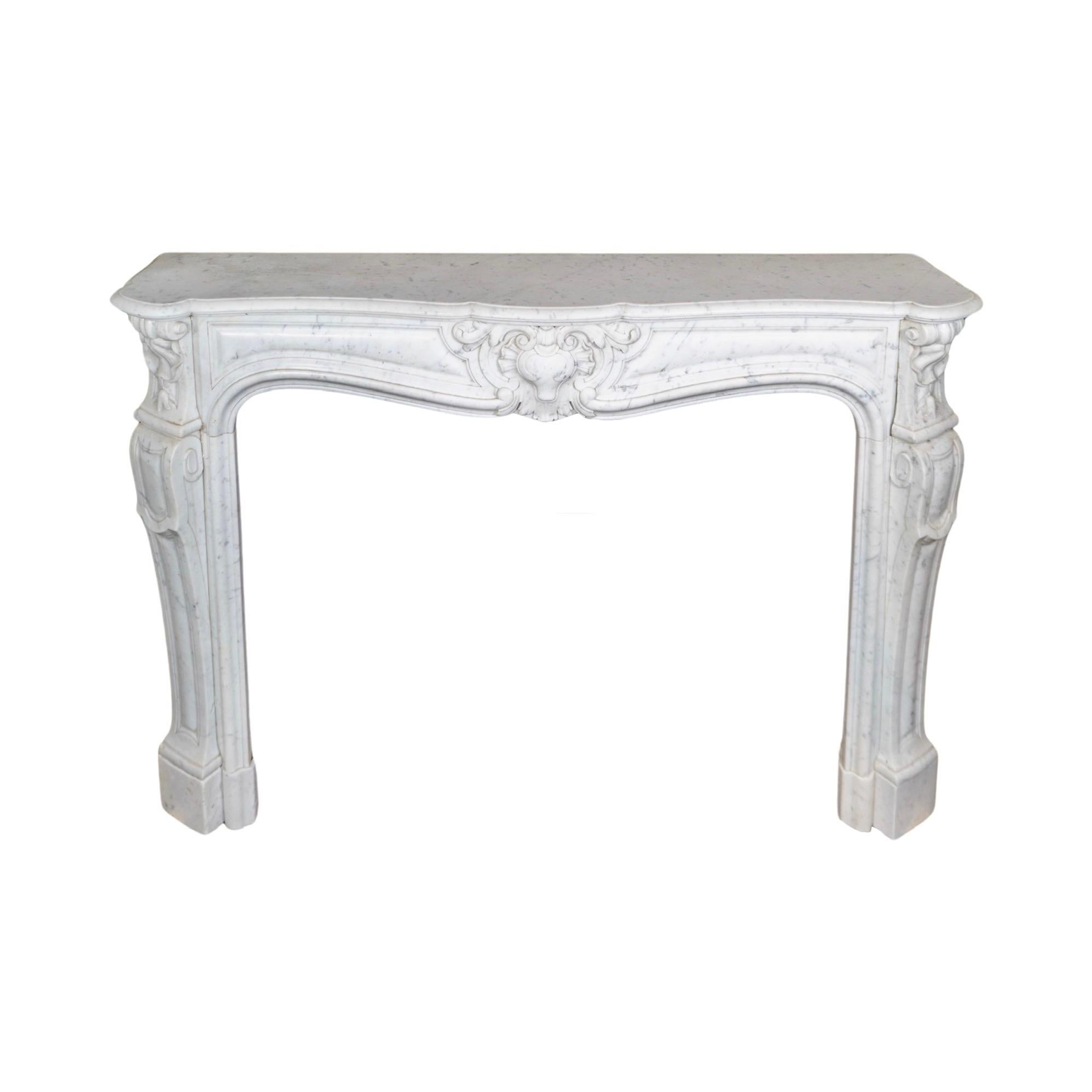 French White Carrara Marble Mantel In Good Condition For Sale In Dallas, TX