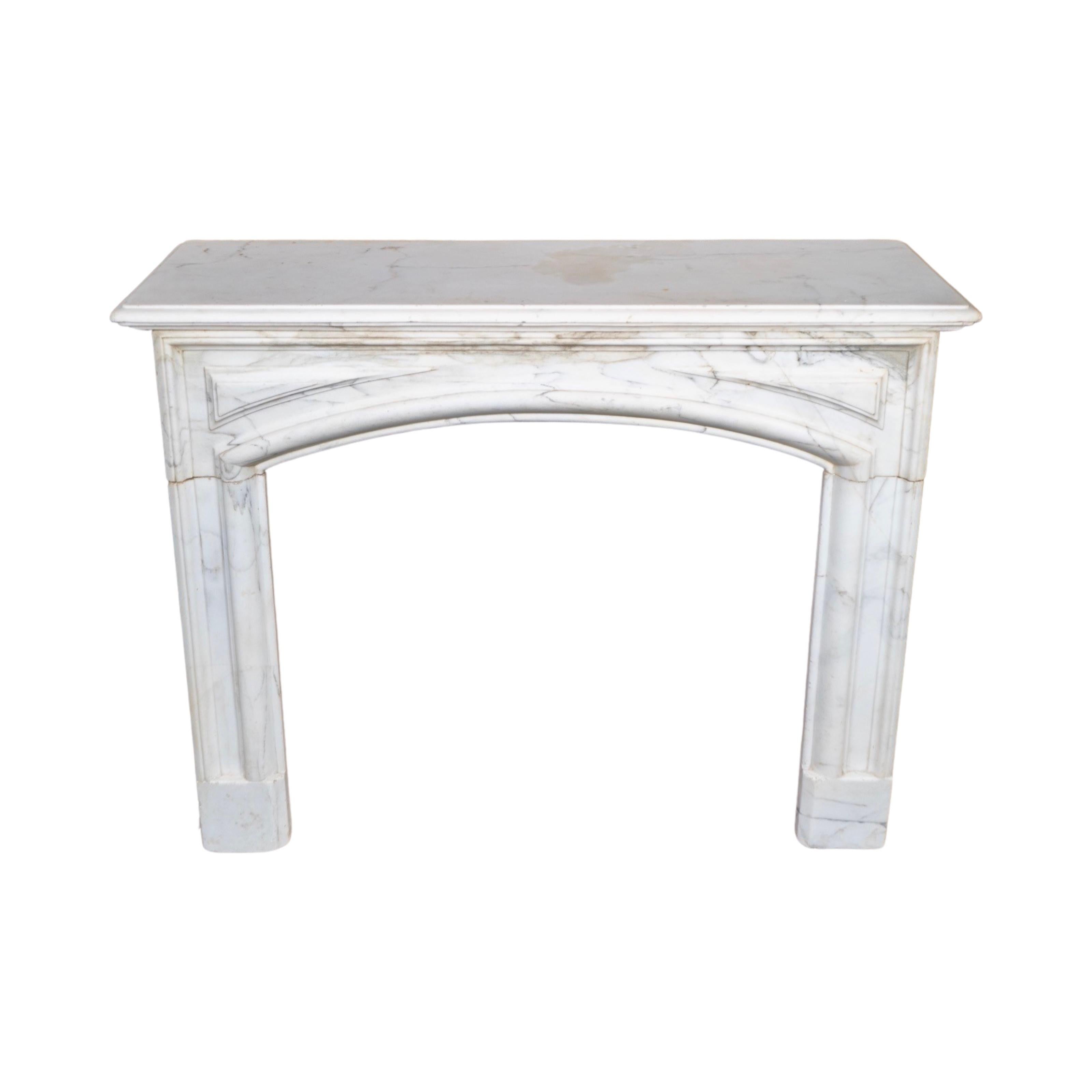 French White Carrara Marble Mantel In Good Condition For Sale In Dallas, TX