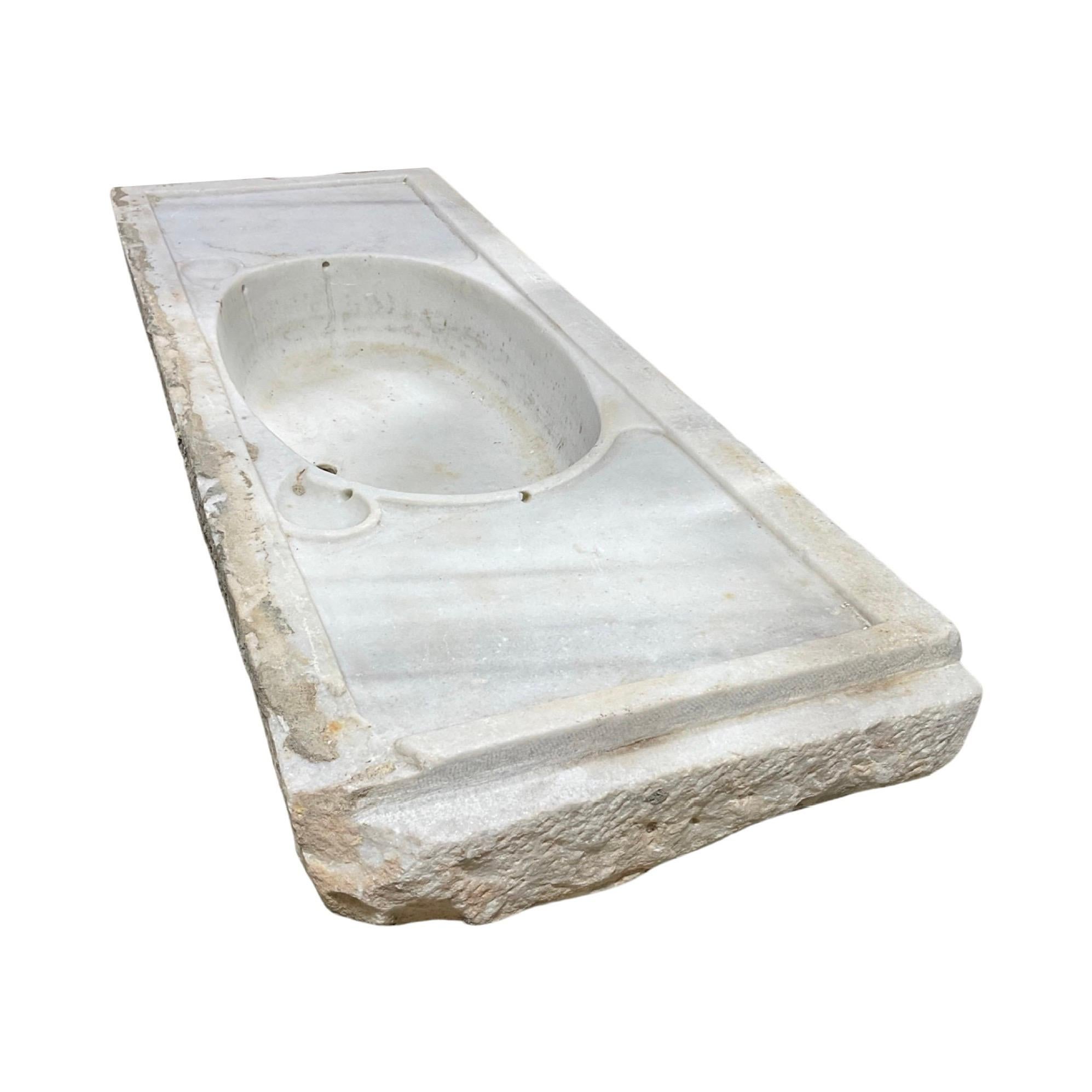 Französisches Waschbecken aus weißem Carrara-Marmor im Zustand „Gut“ im Angebot in Dallas, TX