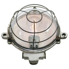 Applique murale industrielle vintage en fonte blanche française par Mapelec Amiens